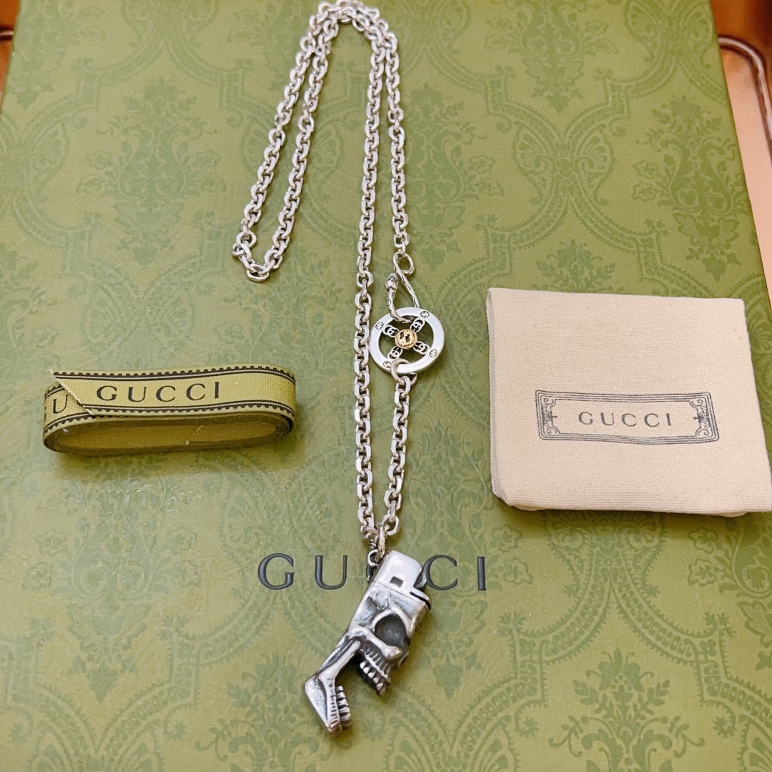 Shop Now
 Gucci Jewelry Necklaces & Pendants Chains
