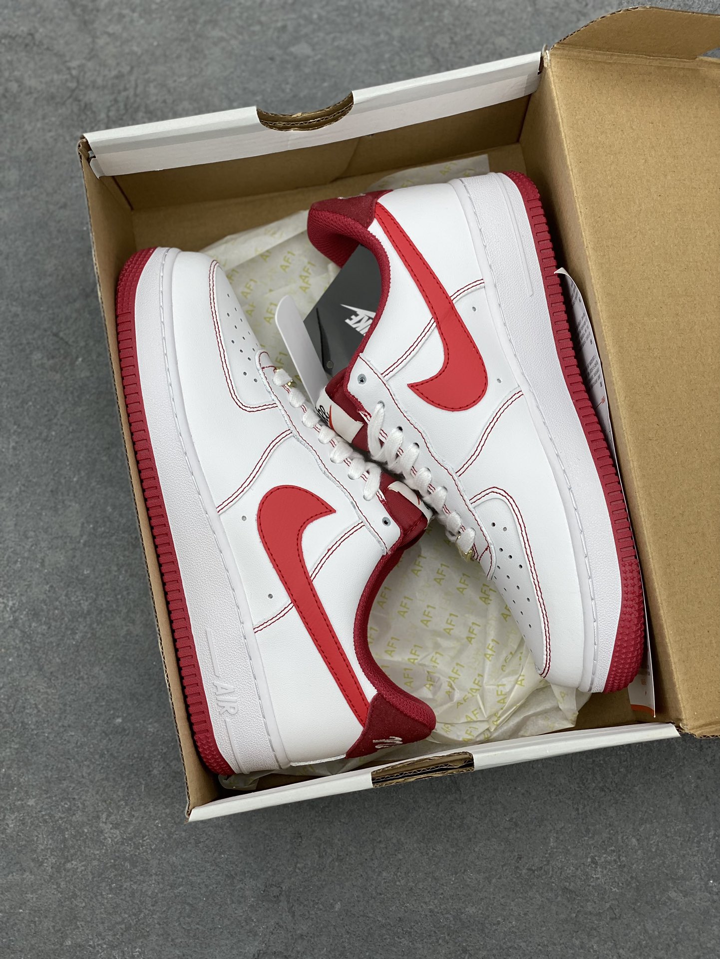 Air Force 1 '07 Low White/Red - Iconic Style, Superior Comfort, and Lasting Durability 10 i1678668242 2910 8