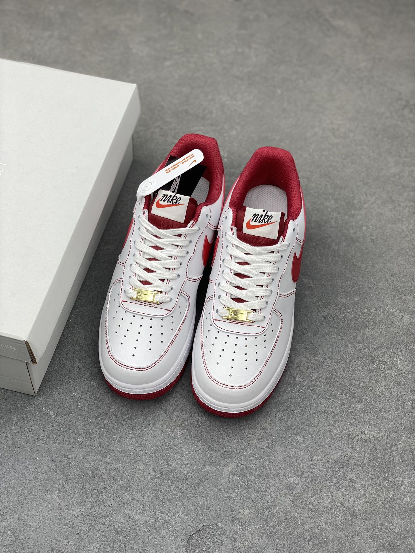 Air Force 1 '07 Low White/Red - Iconic Style, Superior Comfort, and Lasting Durability 9 i1678668242 7734 7