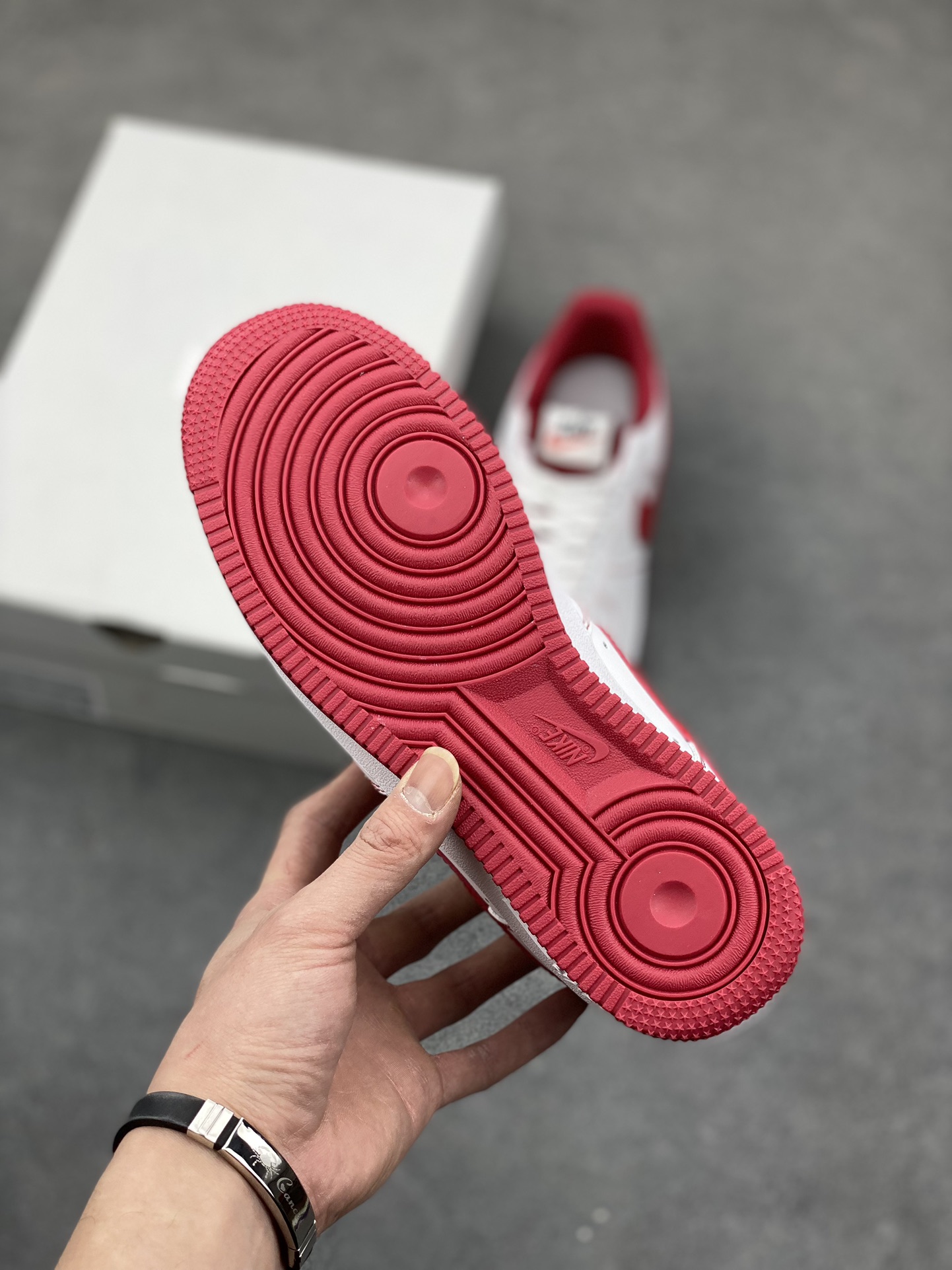 Air Force 1 '07 Low White/Red - Iconic Style, Superior Comfort, and Lasting Durability 7 i1678668242 8827 5