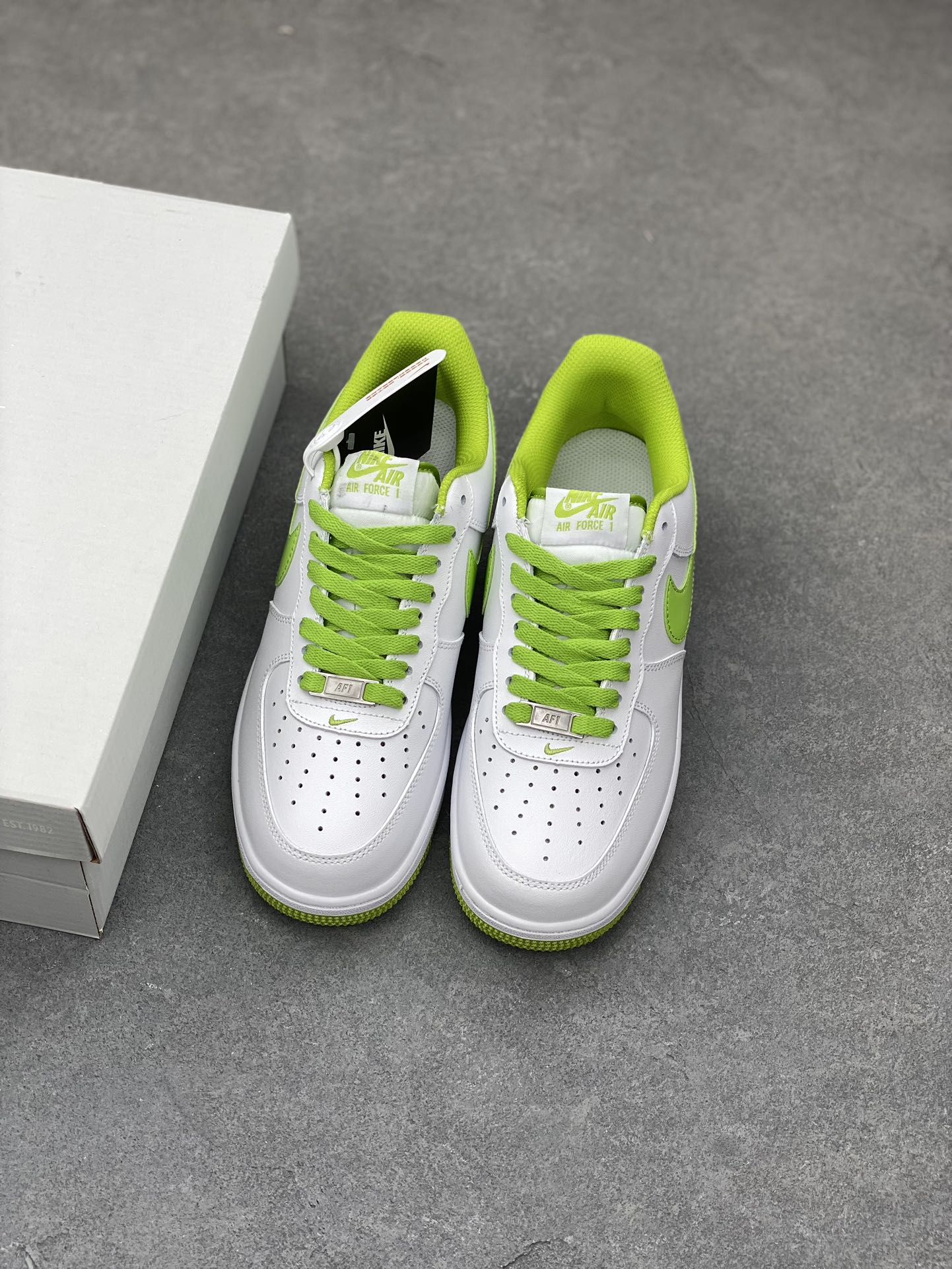 Nike Air Force 1 '07 Low White Green - Timeless Style & Comfort 9 i1678668376 2961 7
