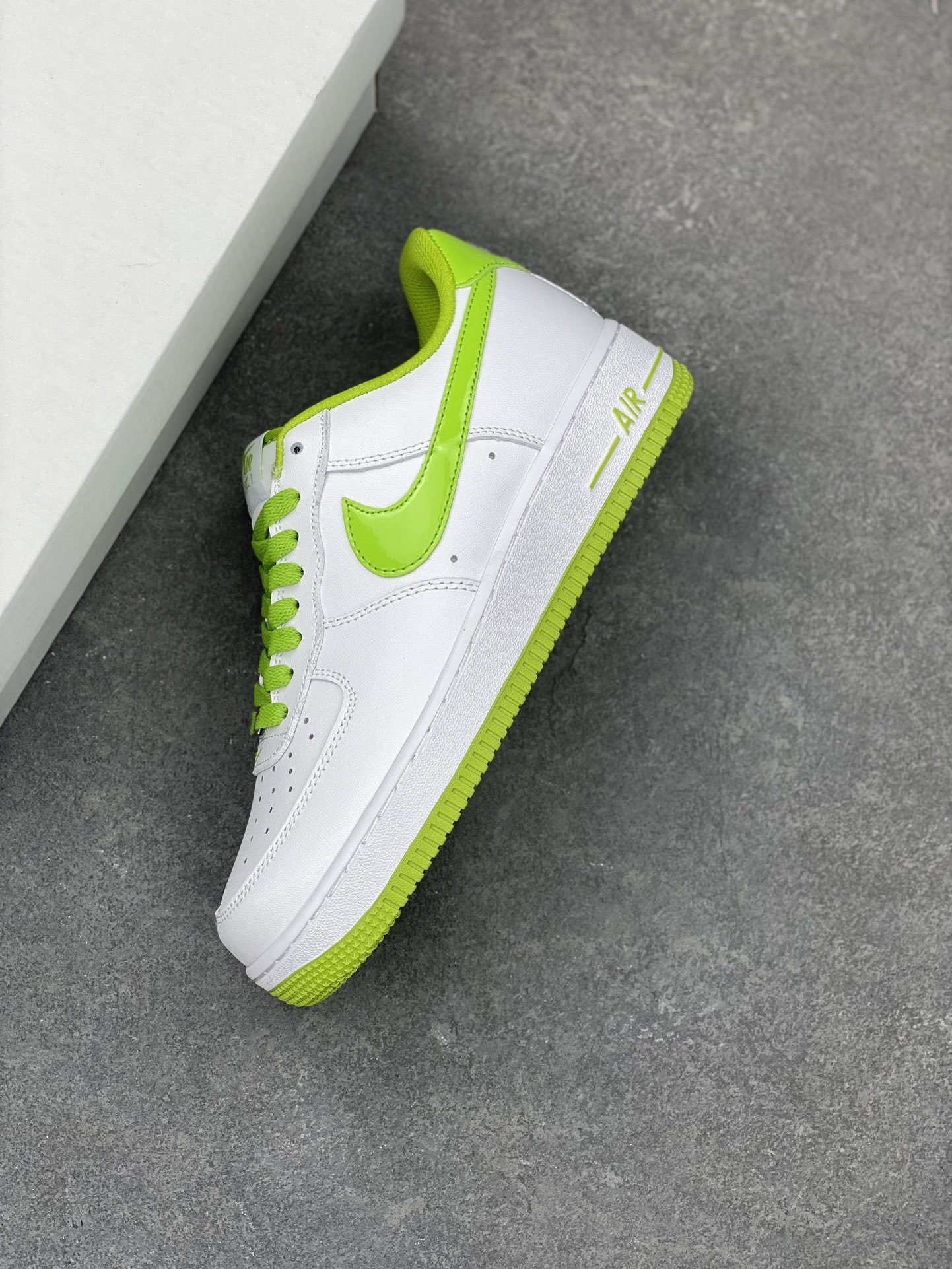 Nike Air Force 1 '07 Low White Green - Timeless Style & Comfort 8 i1678668376 4978 6