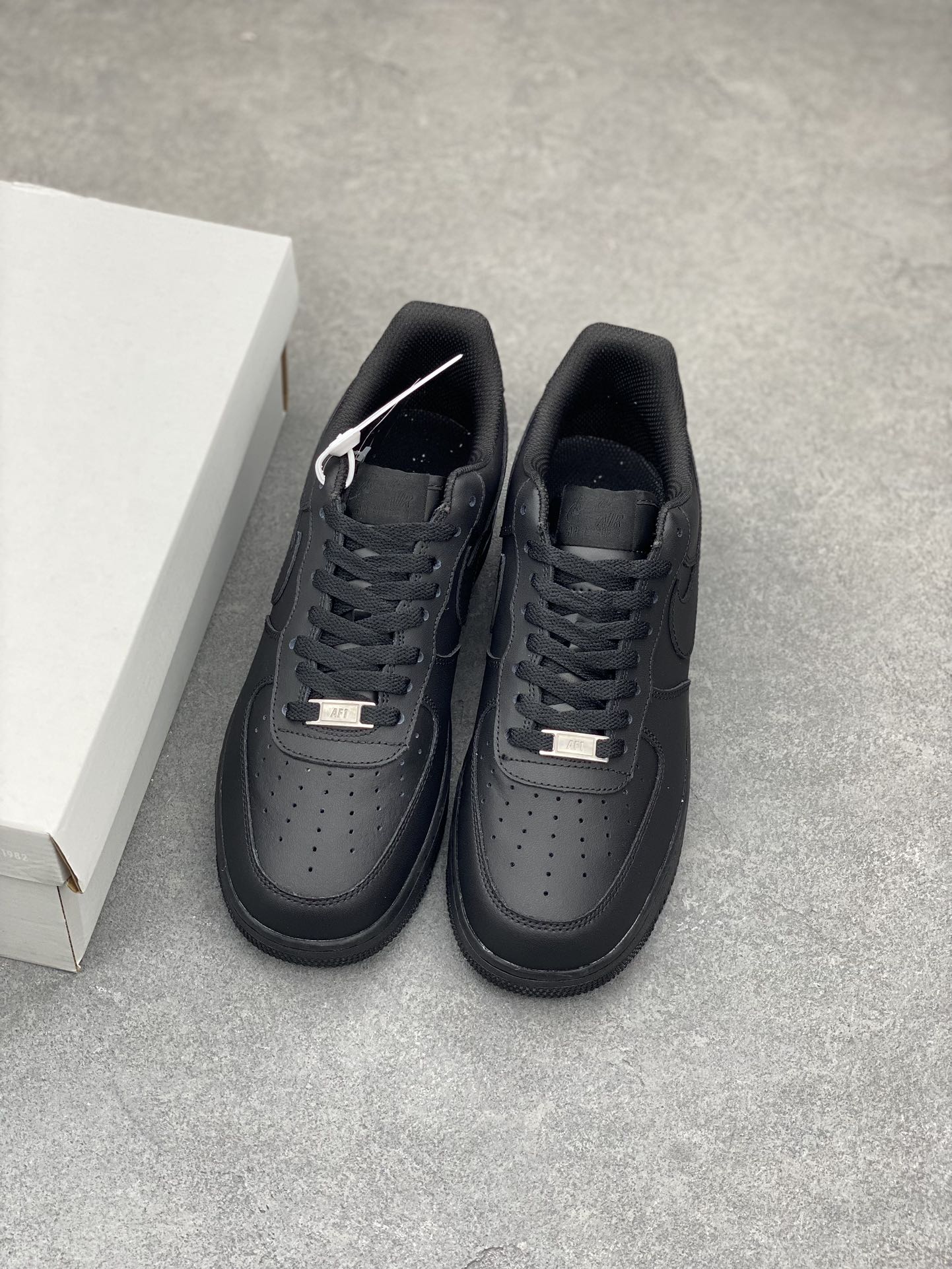 Nike Air Force 1 '07 Low Black Classic Basketball Shoes (Men's) 9 i1678668434 6969 7