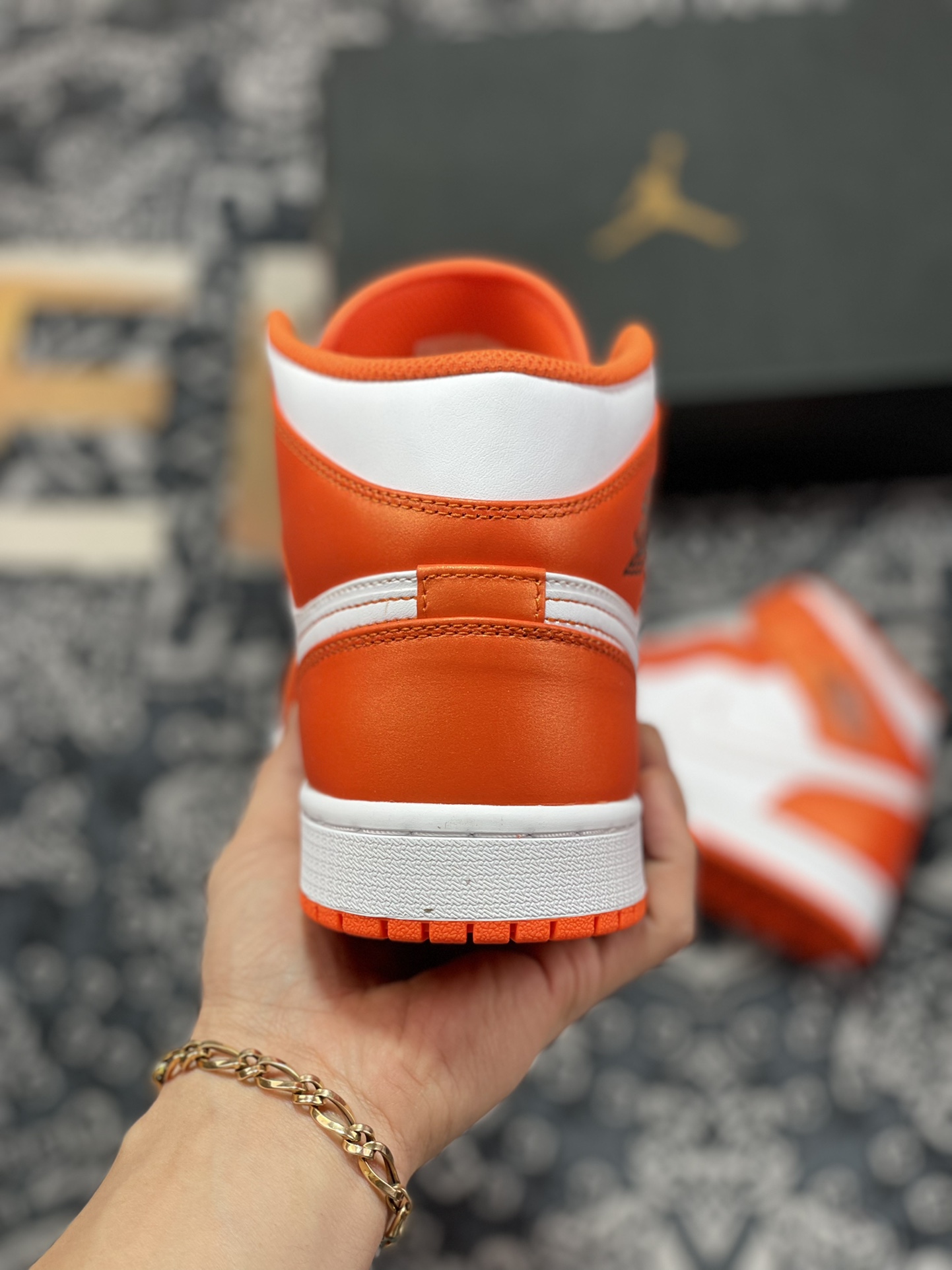 260 Air Jordan 1 Mid SE ”White/Orange”白橙DM3531-800