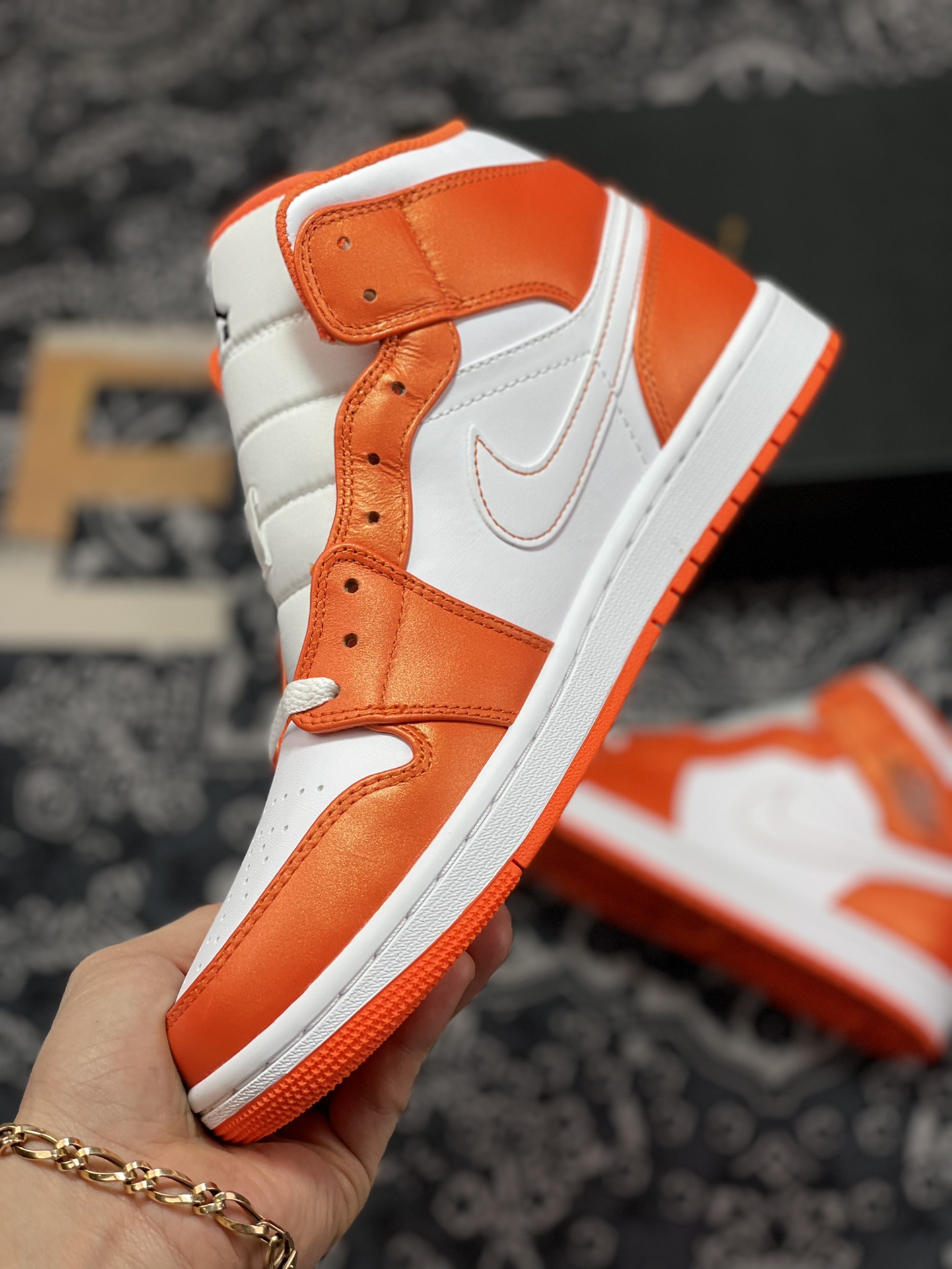 260 Air Jordan 1 Mid SE ”White/Orange”白橙DM3531-800