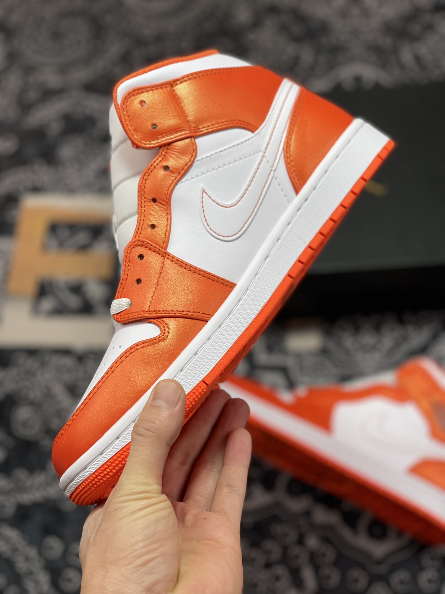 260 Air Jordan 1 Mid SE ”White/Orange”白橙DM3531-800