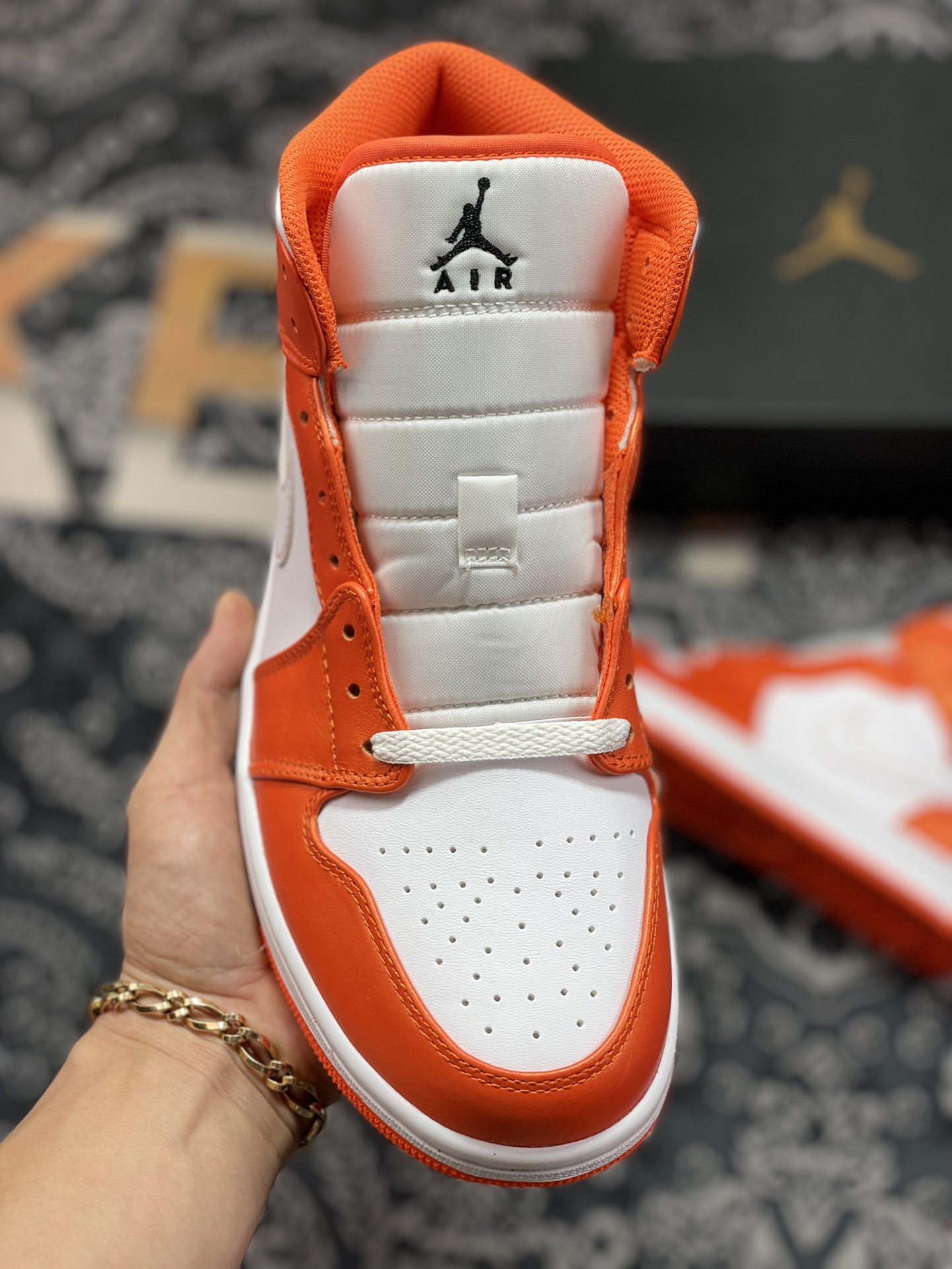 260 Air Jordan 1 Mid SE ”White/Orange”白橙DM3531-800