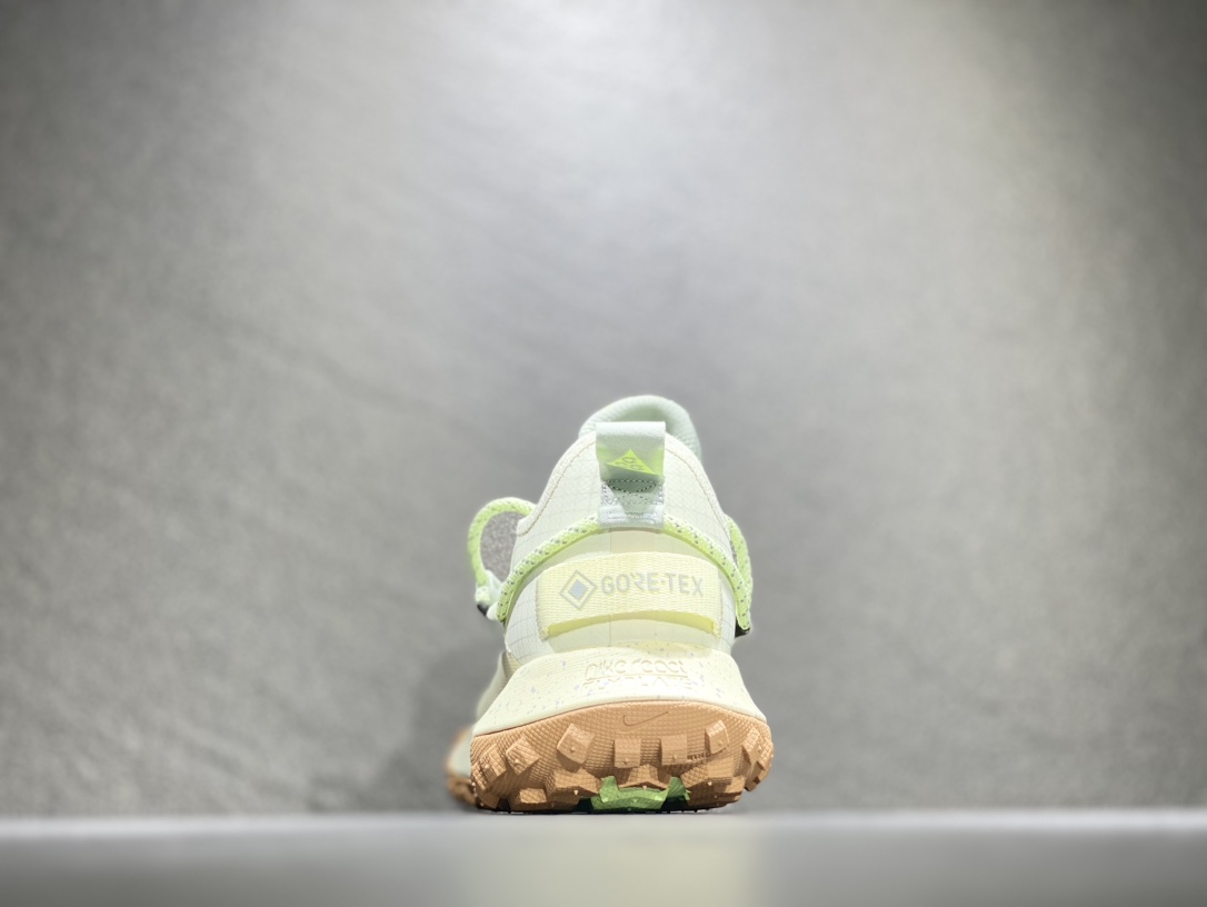 220 Nike ACG Mountain Fly Low GTX SE 户外登山运动鞋 DD2861-001