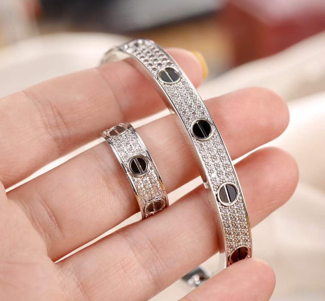 Cartier 卡地亚/Cartier 满‮天星‬黑钉手镯