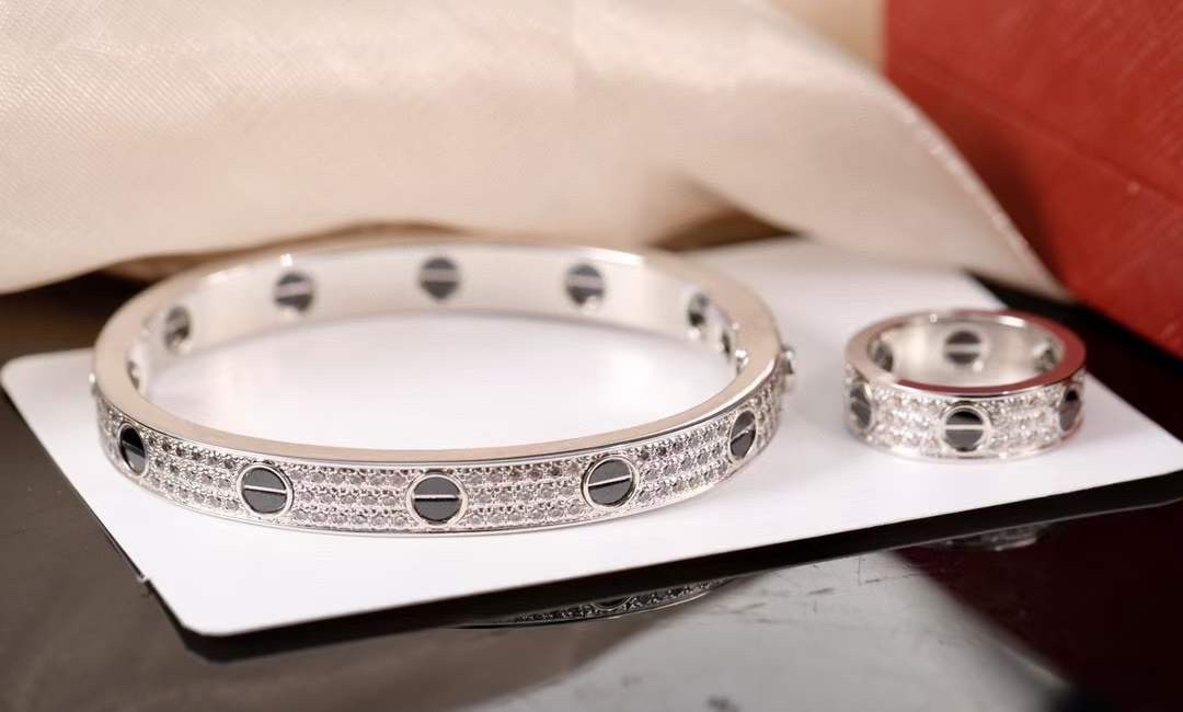 Cartier 卡地亚/Cartier 满‮天星‬黑钉手镯