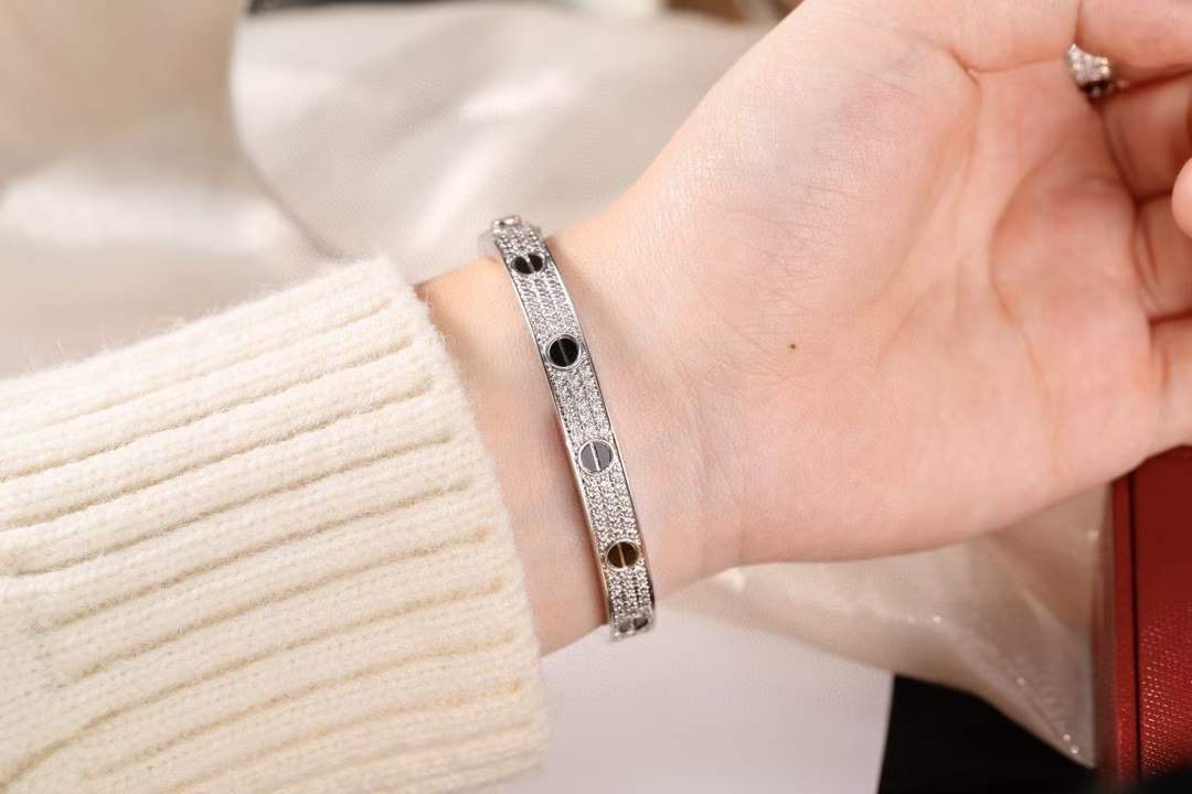 Cartier 卡地亚/Cartier 满‮天星‬黑钉手镯