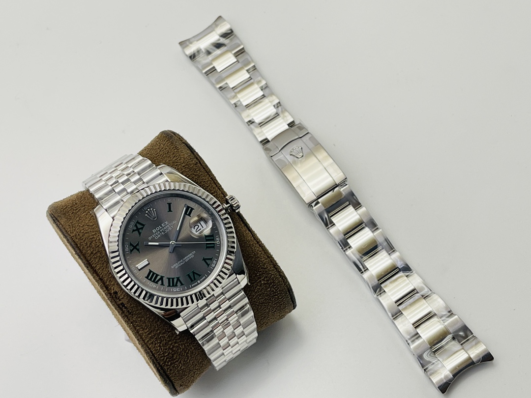 NO:143169,[VR Factory wall crack recommendation, sincere work, pay tribute to the classic] The top replica version of the market, Rolex Rolex log watch series 41MM, shaping a classic watch model, in terms of details 1 Equipped with a 3235 movement all-in-one machine, 72-hour power reserve, non-market ordinary version. 2 The overall material is 904L stainless steel, the side curve polished on the side of the case is in place, and the side thickness is the same as the original. 3 Classic dog tooth ring, the platinum (electroplating) ring port presents a radiant light feeling infinitely close to the original, and the triangular pit pattern cuts are clean and neat. 4 The mirror of the watch uses real sapphire crystal glass, which increases the transparency of the watch. At the same time, it has been processed by anti-glare technology, and it is very convenient to read the watch data and has high hardness. 5 The only synchronized original thickness of the market is 11.5MM!  VR Factory creates classics and masterpieces. Welcome all watch friends to appreciate them!  50 gold all rose gold 100, rolex19860909【VR Factory墙裂推荐 诚意之作 致敬经典】市场顶级复刻版本 劳力士Rolex日志型腕表系列41MM,塑造经典腕表典范,细节方面 1搭载3235机芯一体机,72小时动力储备,非市场普通版本. 2材质方面整体采用了904L精钢,表壳侧面的弧度抛光到位,侧面厚度和原装一致. 3经典的狗牙圈,铂金（电镀）圈口呈现放射光感无限接近原版,三角坑纹切面干净利落. 4表镜面方面采用真蓝宝石水晶玻璃,增加了手表的透明度.同时经过防眩光技术处理,读取手表数据非常方便,硬度高. 5市场唯一同步原装厚度11.5MM！ VR Factory塑造经典 匠心力作 欢迎各位表友品鉴！间金50全玫金100,,rolex,Watch