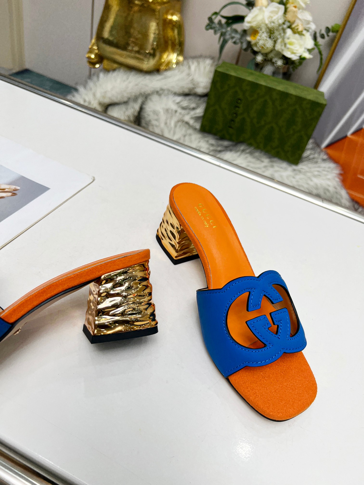 NO:238302,Rubber sole rice, genuine leather sole rice, Guqi's latest hit product is on the market. The original counter shoe mold is carefully crafted, the most popular luxury product of big brands, high quality to create classics, and a mid-heel slipper that is very comfortable to try. Material Fabric Cowhide, inner layer of sheepskin. Size 35-44. Heel height 5CM, high heels, slippers, cowhide, sheepskin19860909橡胶底米 真皮底米 古奇最新爆款火爆上市.专柜原版鞋开模精心制作,大牌明星最爱的奢侈品,高品质铸就经典,试脚非常舒适的一款中跟拖鞋. 材质 面料牛皮 里料内里头层羊皮. 码数35-44码. 跟高5CM,高跟鞋拖鞋,high heels,slippers,cowhide,sheepskin,Women's Shoes