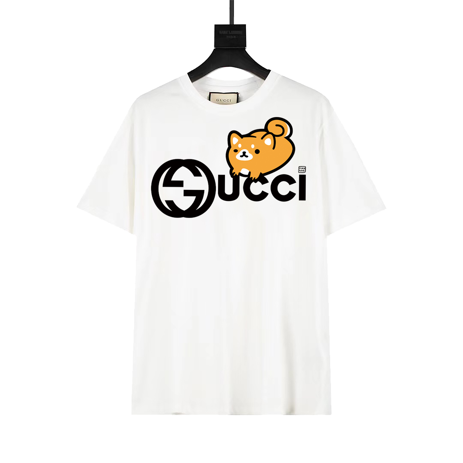 Gucci camiseta de manga corta con estampado oficial, obra de la ilustradora y diseñadora estadounidense Angela Nguyen (…