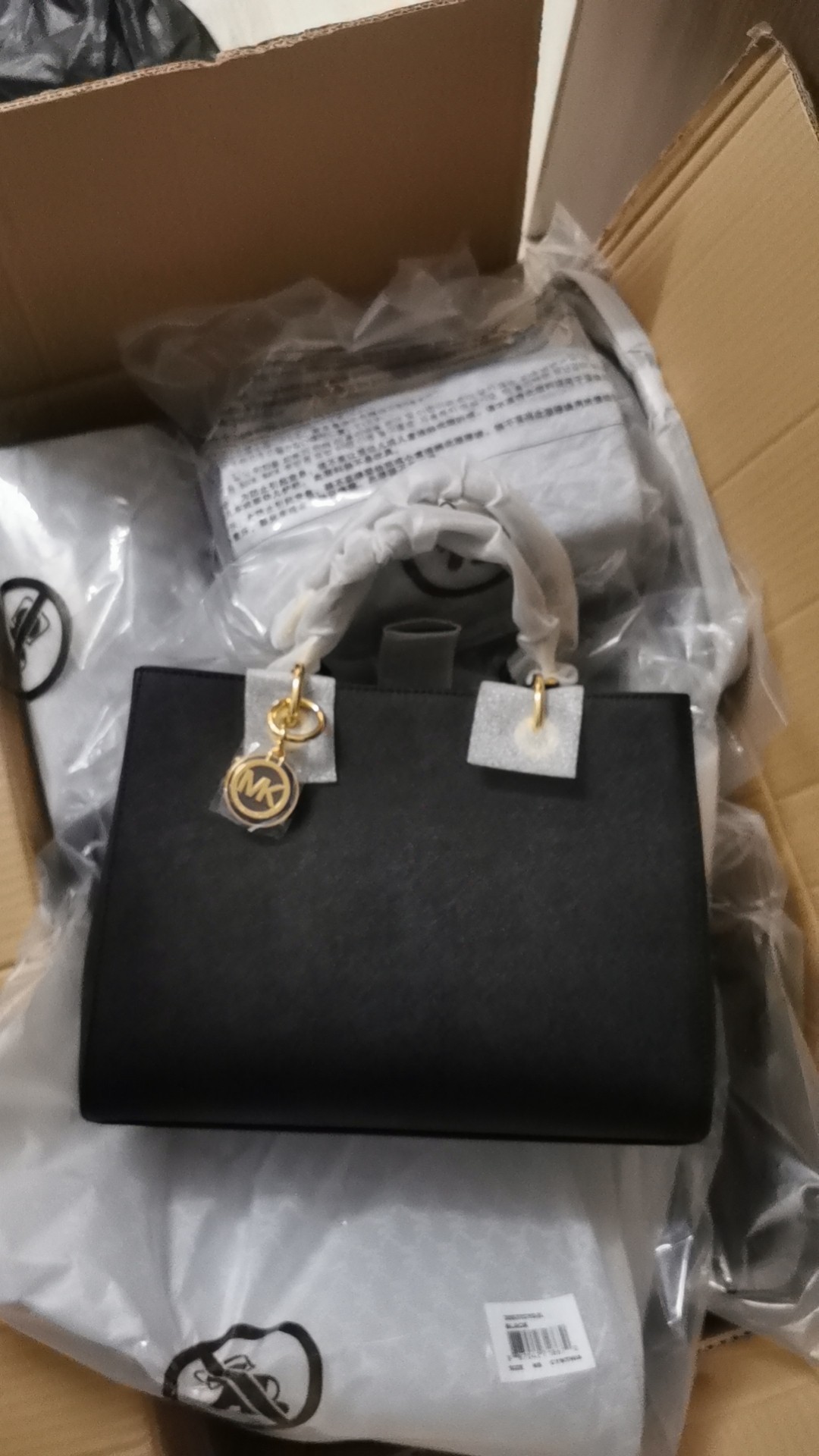 Michael Kors 中号 款玳瑁包还有，黑色