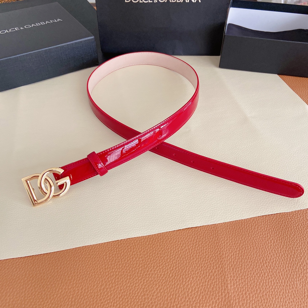 D&G杜嘉班纳亮泽光面小牛皮腰带点缀