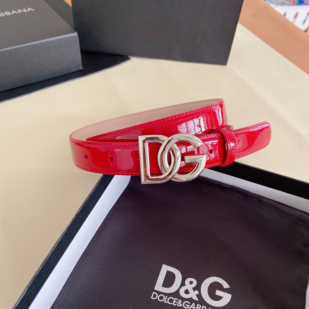 D&G杜嘉班纳亮泽光面小牛皮腰带点缀