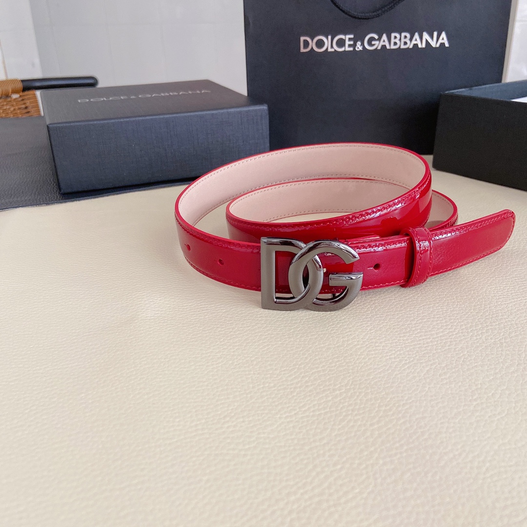 D&G杜嘉班纳亮泽光面小牛皮腰带点缀