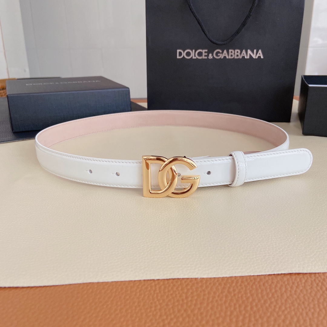 D&G杜嘉班纳亮泽光面小牛皮腰带点缀