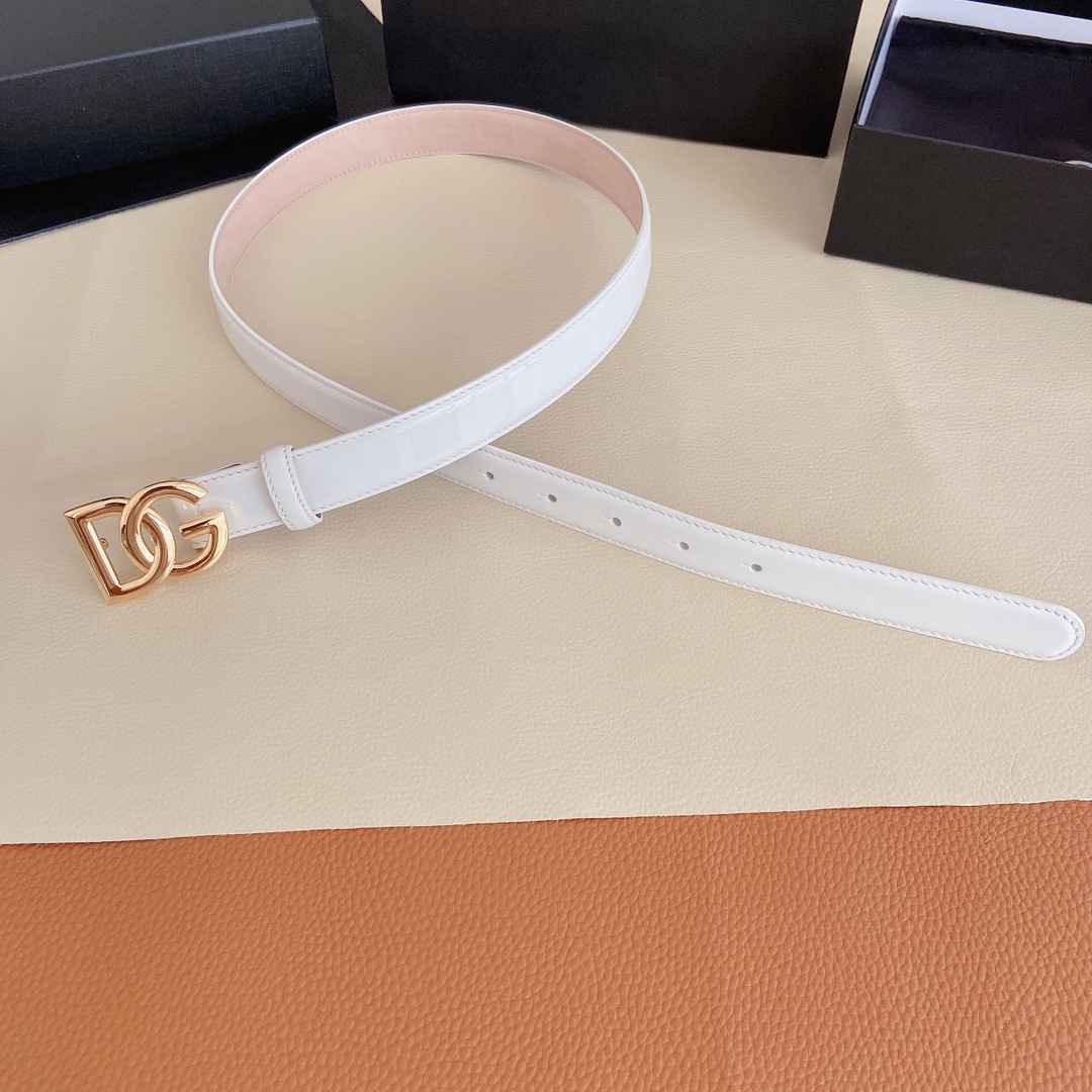 D&G杜嘉班纳亮泽光面小牛皮腰带点缀
