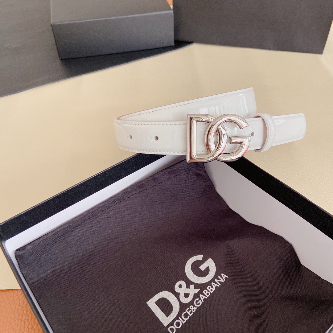 D&G杜嘉班纳亮泽光面小牛皮腰带点缀