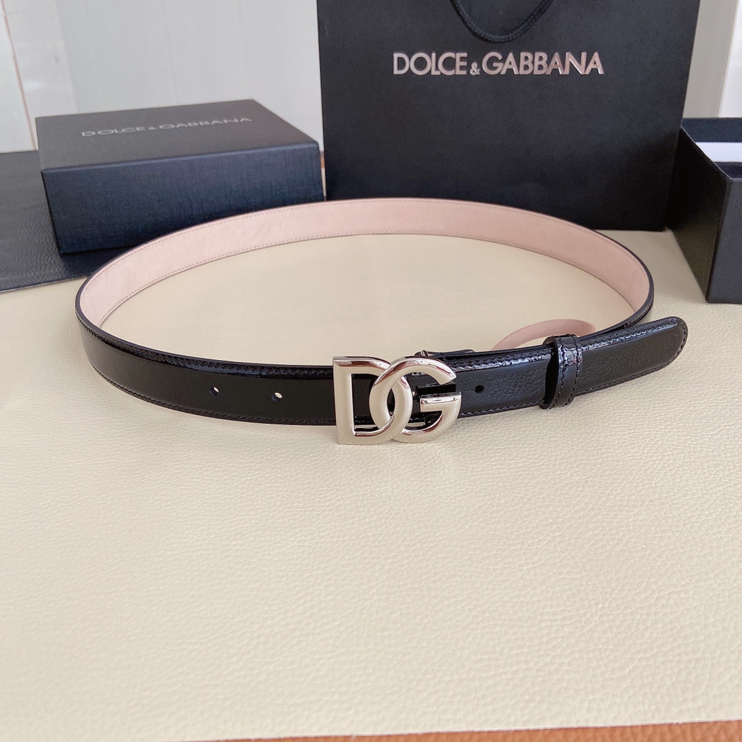 D&G杜嘉班纳亮泽光面小牛皮腰带点缀