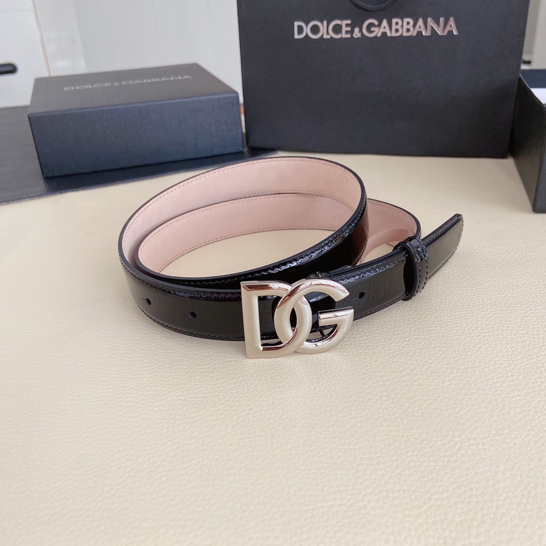 D&G杜嘉班纳亮泽光面小牛皮腰带点缀