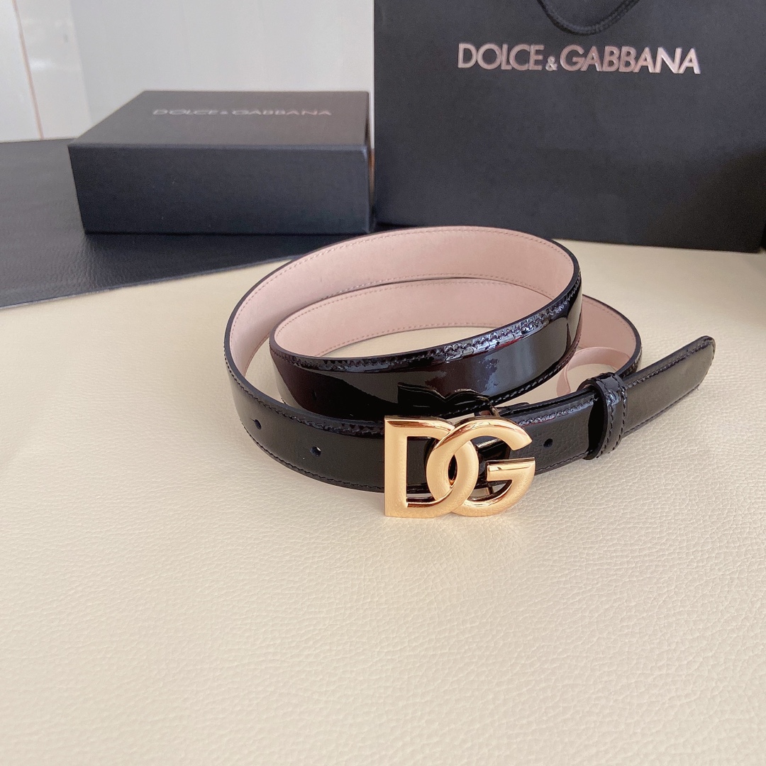 D&G杜嘉班纳亮泽光面小牛皮腰带点缀