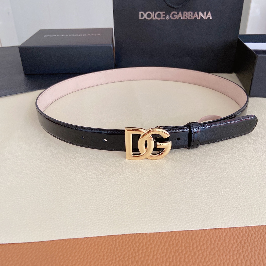D&G杜嘉班纳亮泽光面小牛皮腰带点缀