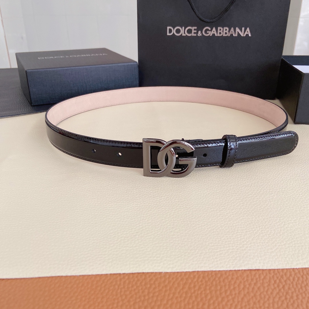 D&G杜嘉班纳亮泽光面小牛皮腰带点缀