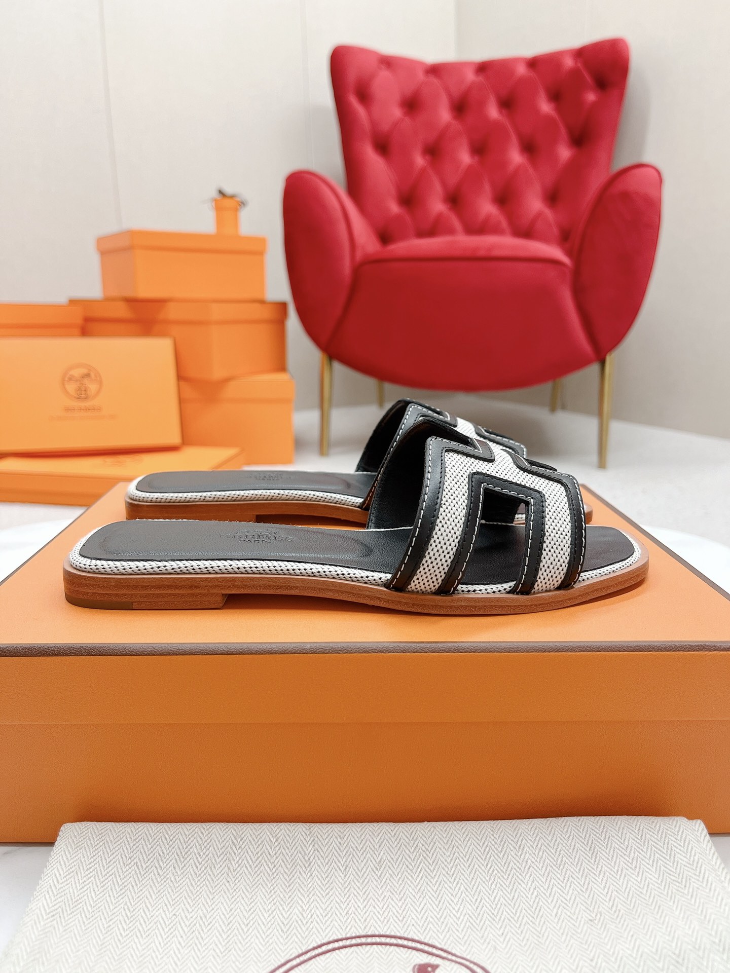 Hermes Women's H Cutout Leather Slide Sandals Handmade Summer Beach Shoes 4 i1678727059 572 1