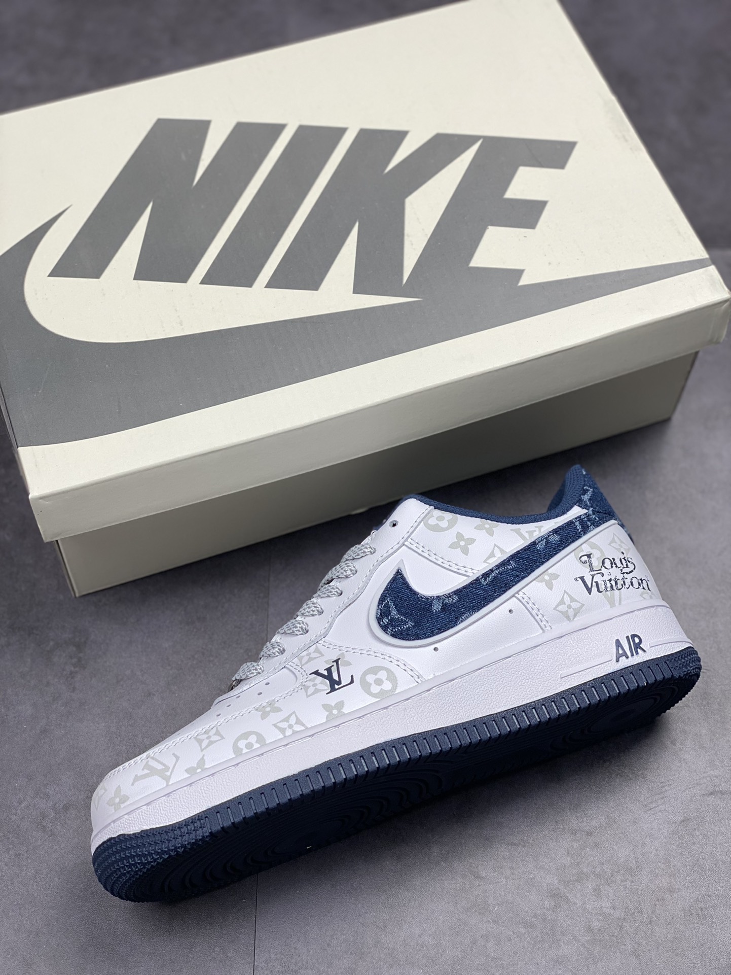 250 Nike Air Force 1 Low 07 LV联名 DR9868-600