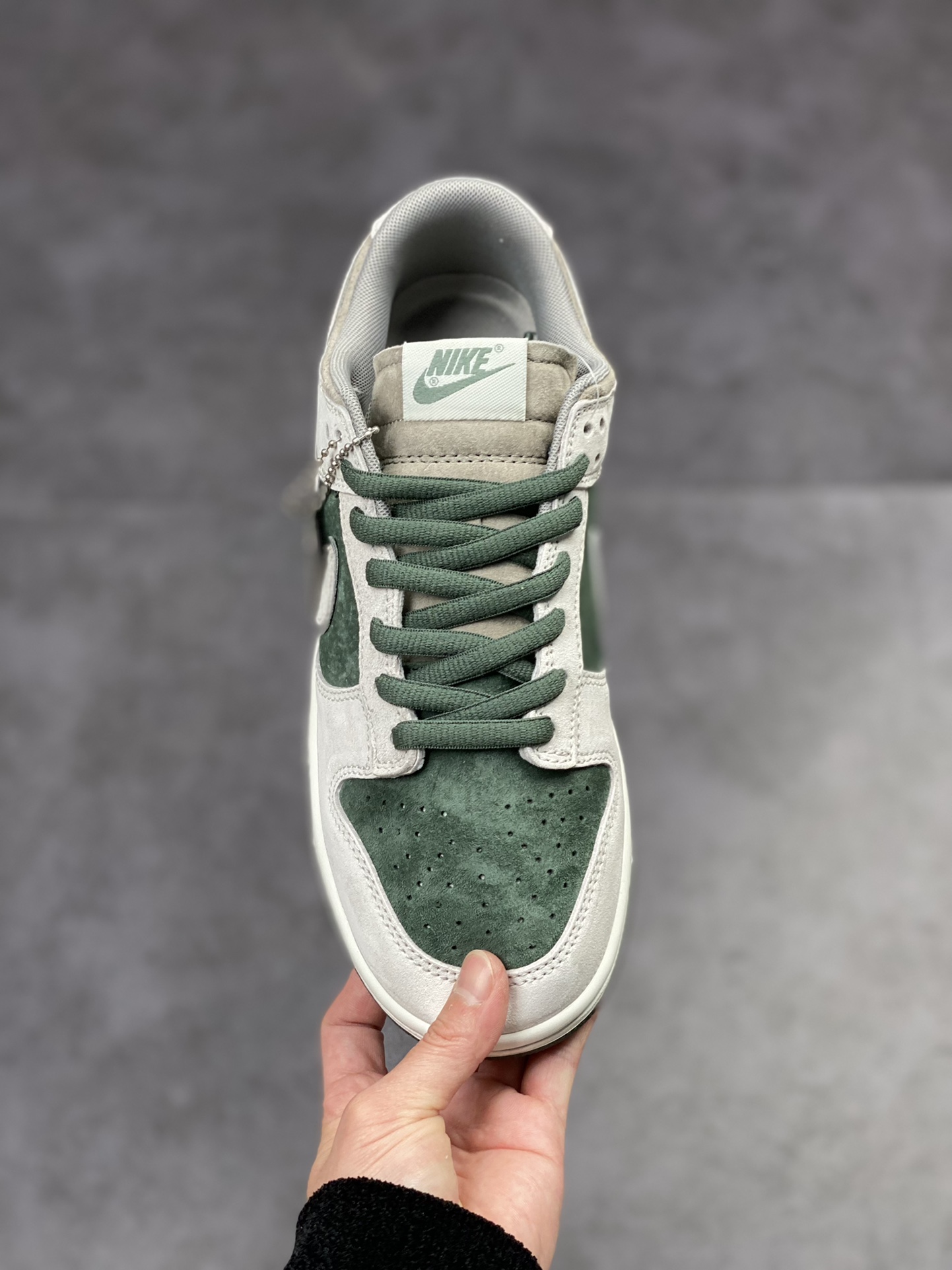 320 Nike SB Dunk Low 大友克洋 麂皮墨绿灰 LF0039-035-莆田鞋,莆田鞋货源,高仿鞋,高仿鞋货源,安福档口,莆田高仿鞋,莆田鞋批发,高仿鞋批发,莆田高仿运动鞋,高仿运动鞋,莆田运动鞋 320 Nike SB Dunk Low 大友克洋 麂皮墨绿灰 LF0039-035