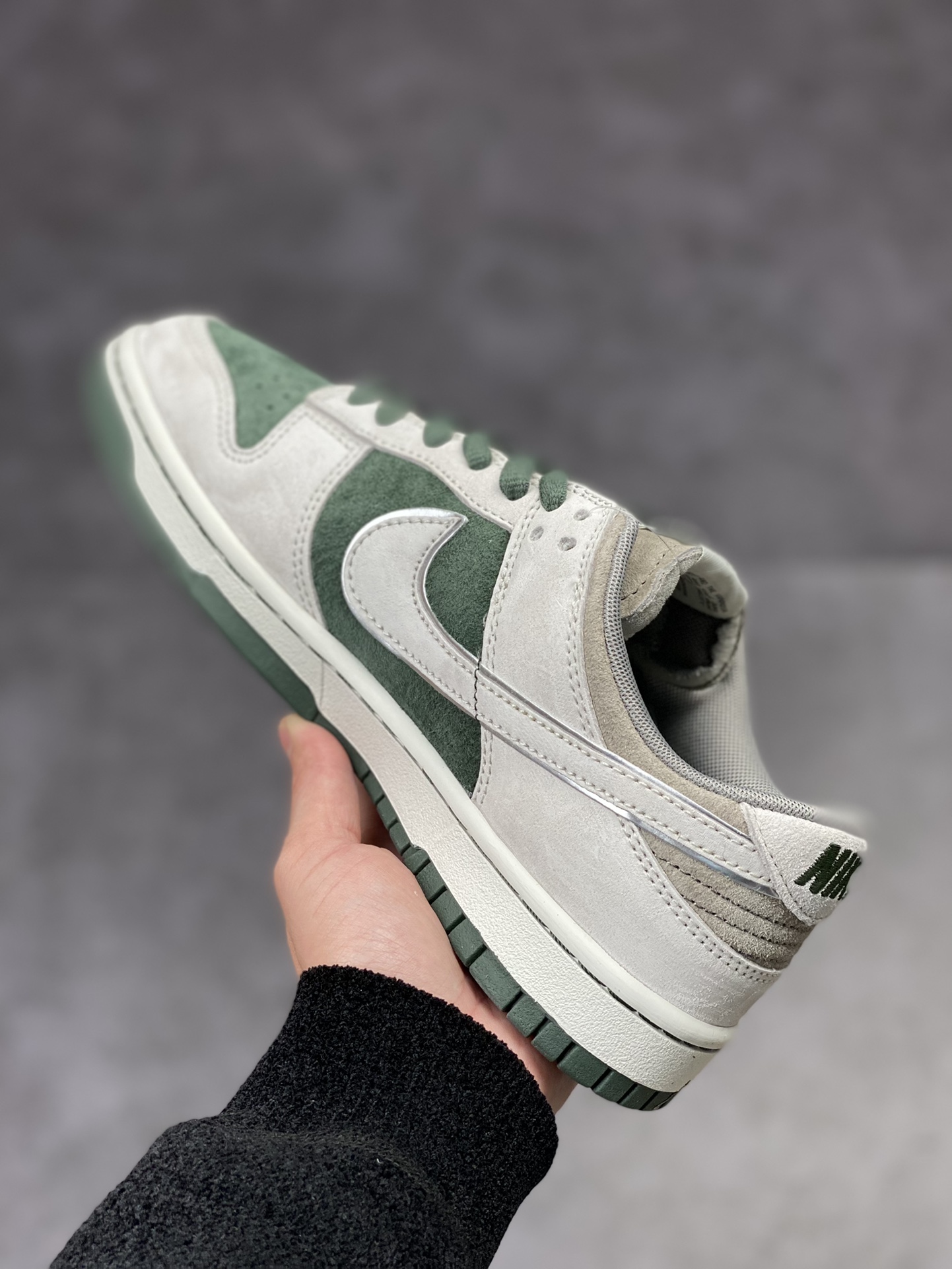 320 Nike SB Dunk Low 大友克洋 麂皮墨绿灰 LF0039-035-莆田鞋,莆田鞋货源,高仿鞋,高仿鞋货源,安福档口,莆田高仿鞋,莆田鞋批发,高仿鞋批发,莆田高仿运动鞋,高仿运动鞋,莆田运动鞋 320 Nike SB Dunk Low 大友克洋 麂皮墨绿灰 LF0039-035