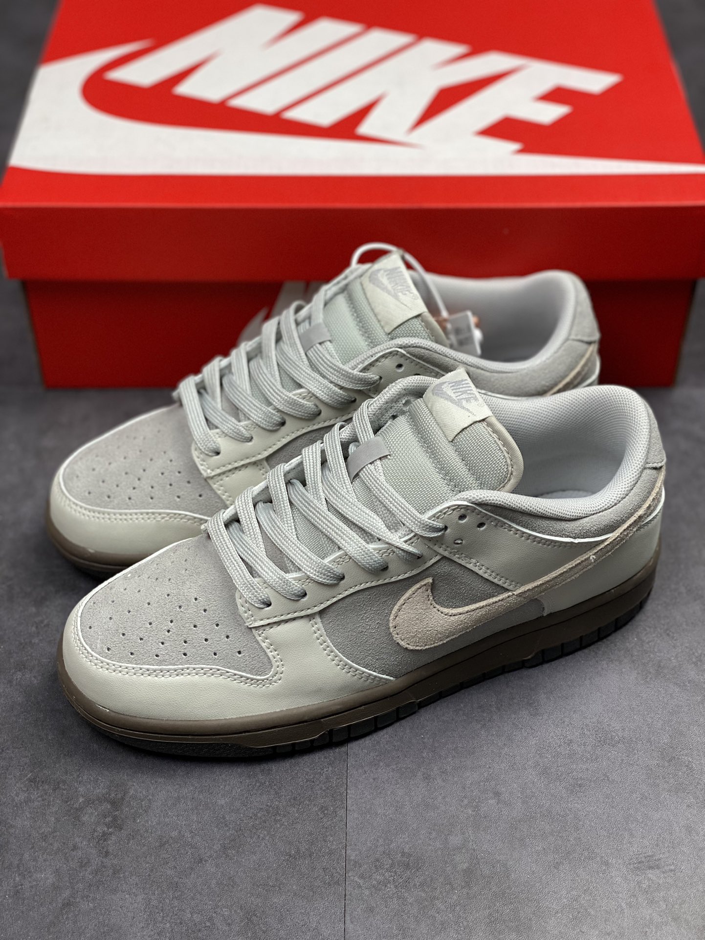 180 NIKE SB Dunk Low 石头灰白 FD9746-001