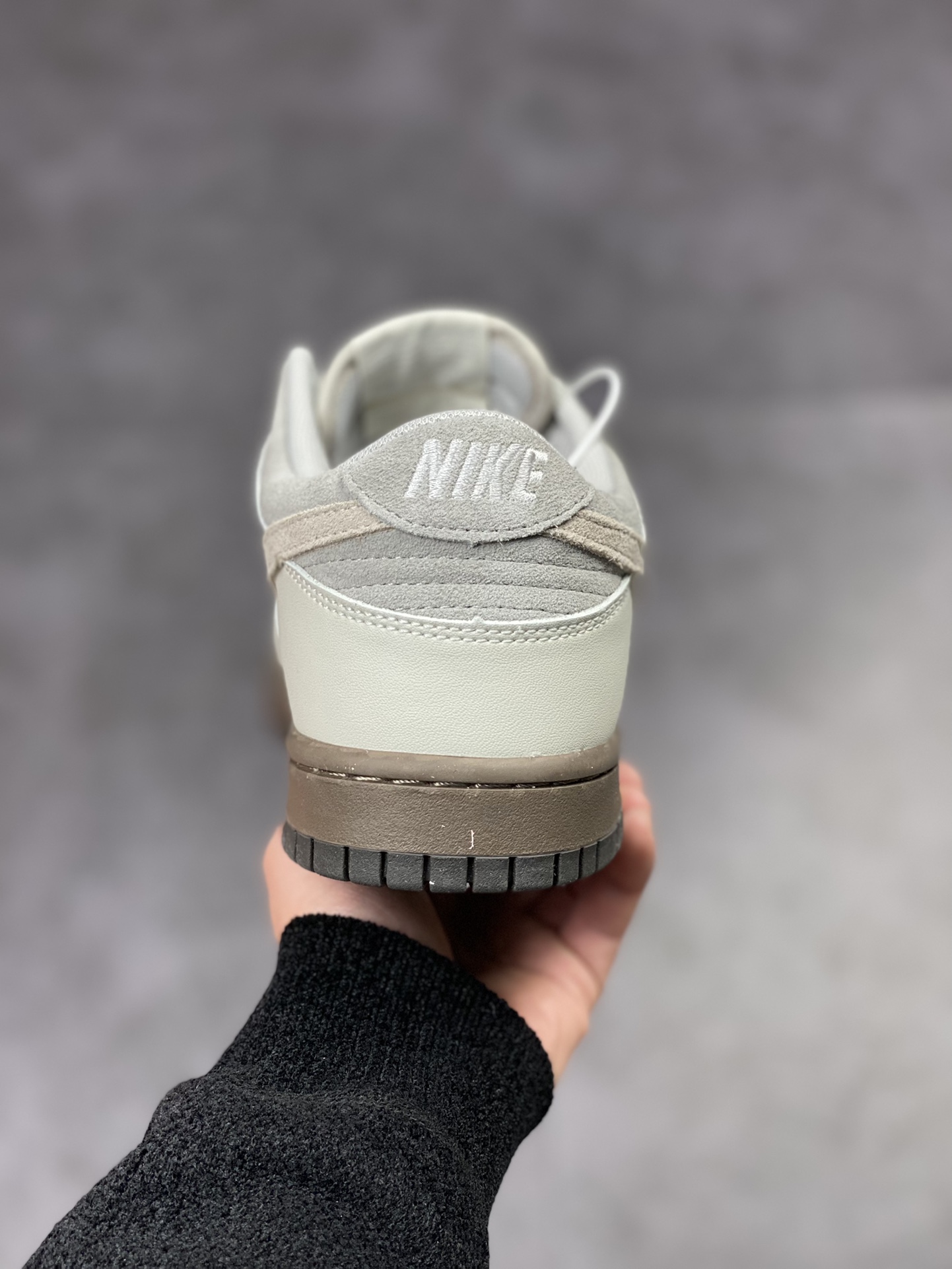 180 NIKE SB Dunk Low 石头灰白 FD9746-001
