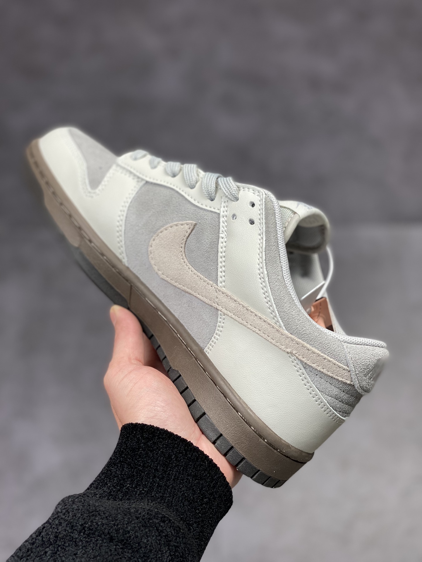 180 NIKE SB Dunk Low 石头灰白 FD9746-001