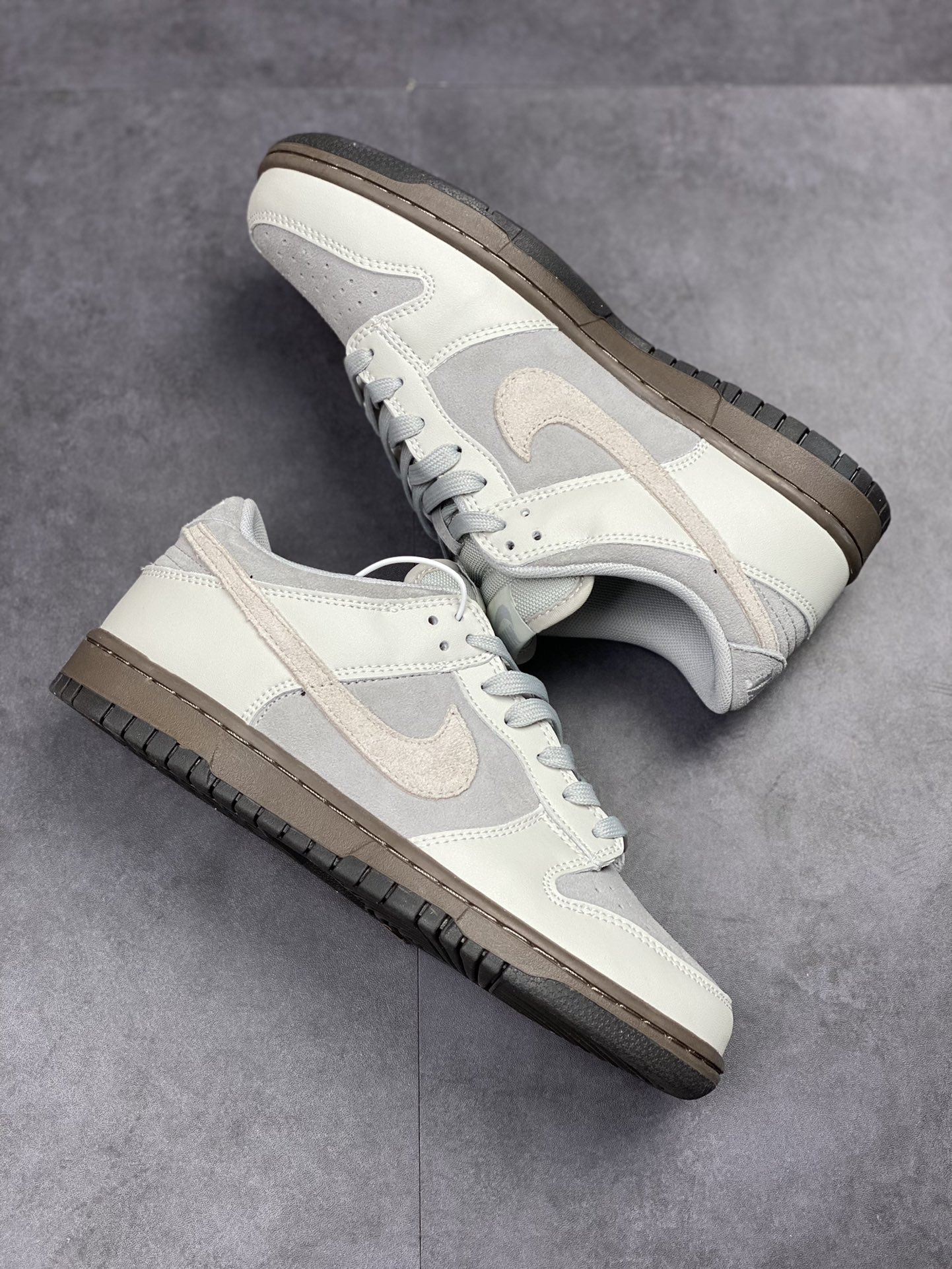 180 NIKE SB Dunk Low 石头灰白 FD9746-001