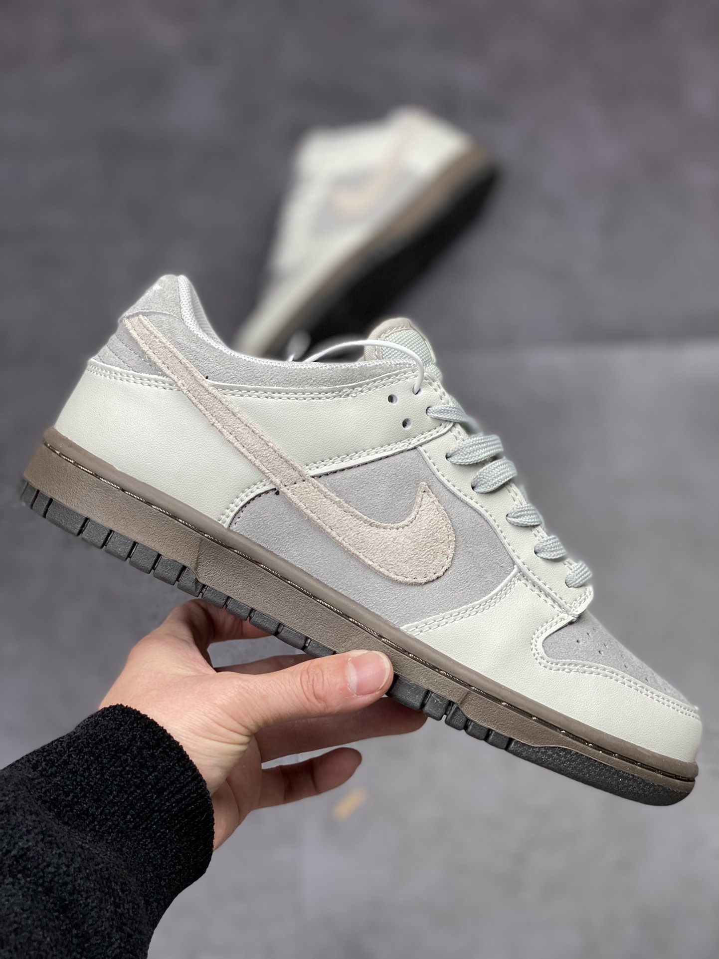 180 NIKE SB Dunk Low 石头灰白 FD9746-001
