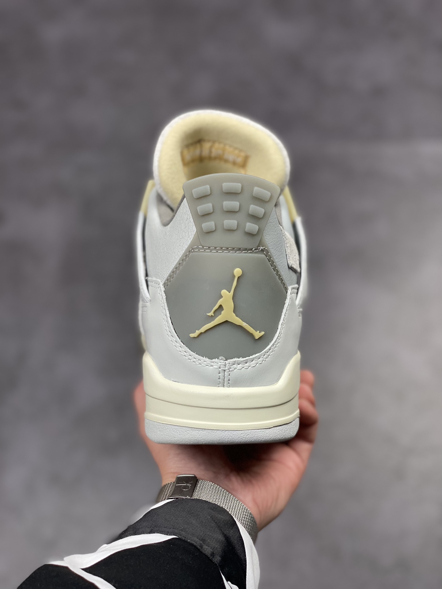 Air Jordan 4 Retro ”Craft” Gray Rabbit DV3742-021