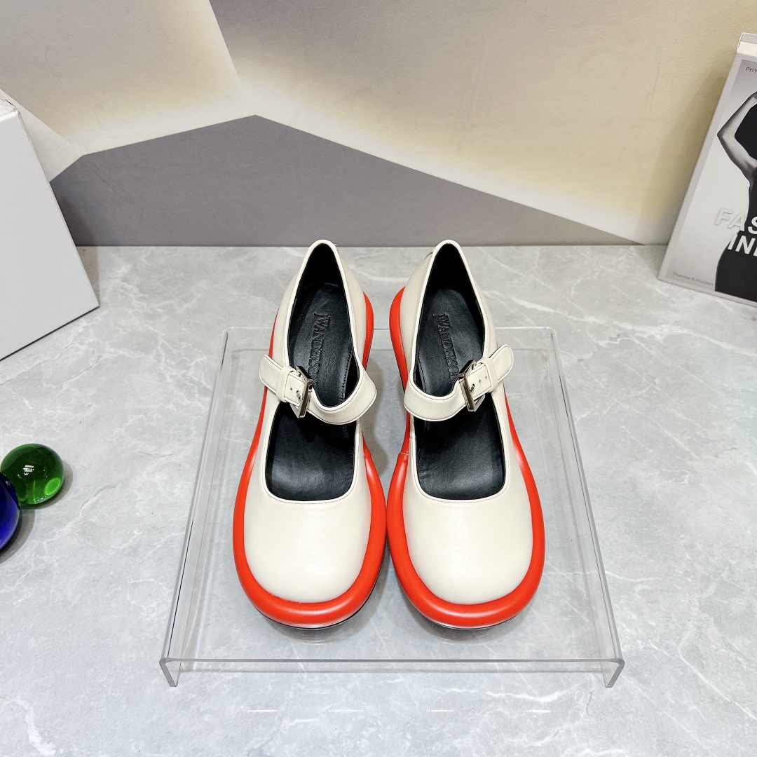 New JW Anderson 2023 Shoe Series: Innovative Design and Customized Materials
