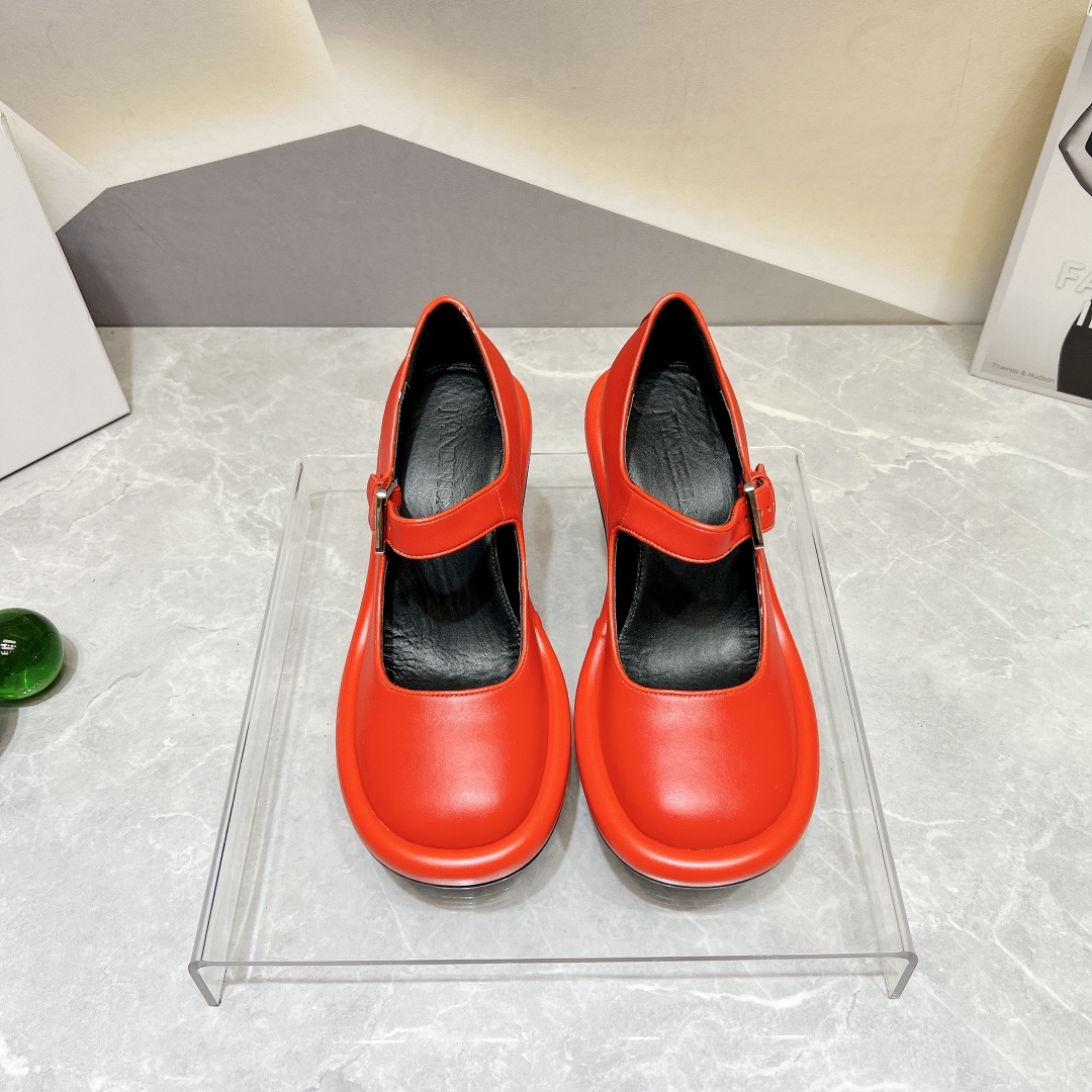New JW Anderson 2023 Single Shoe Series with Custom Sheep Skin and Platinum Soles - 图片 1