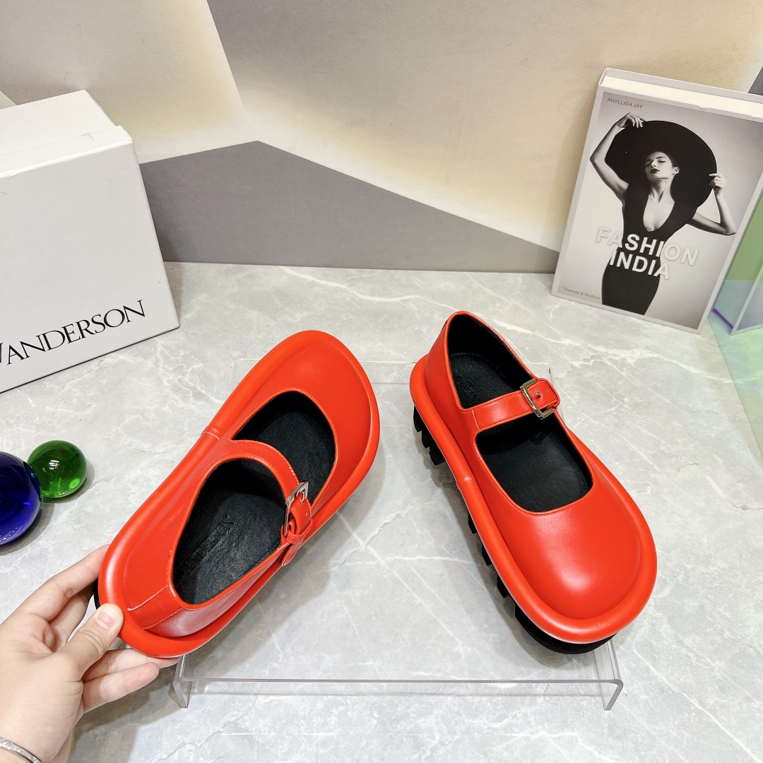 New JW Anderson 2023 Shoe Series with Custom Sheep Skin and Unique Design - 图片 7