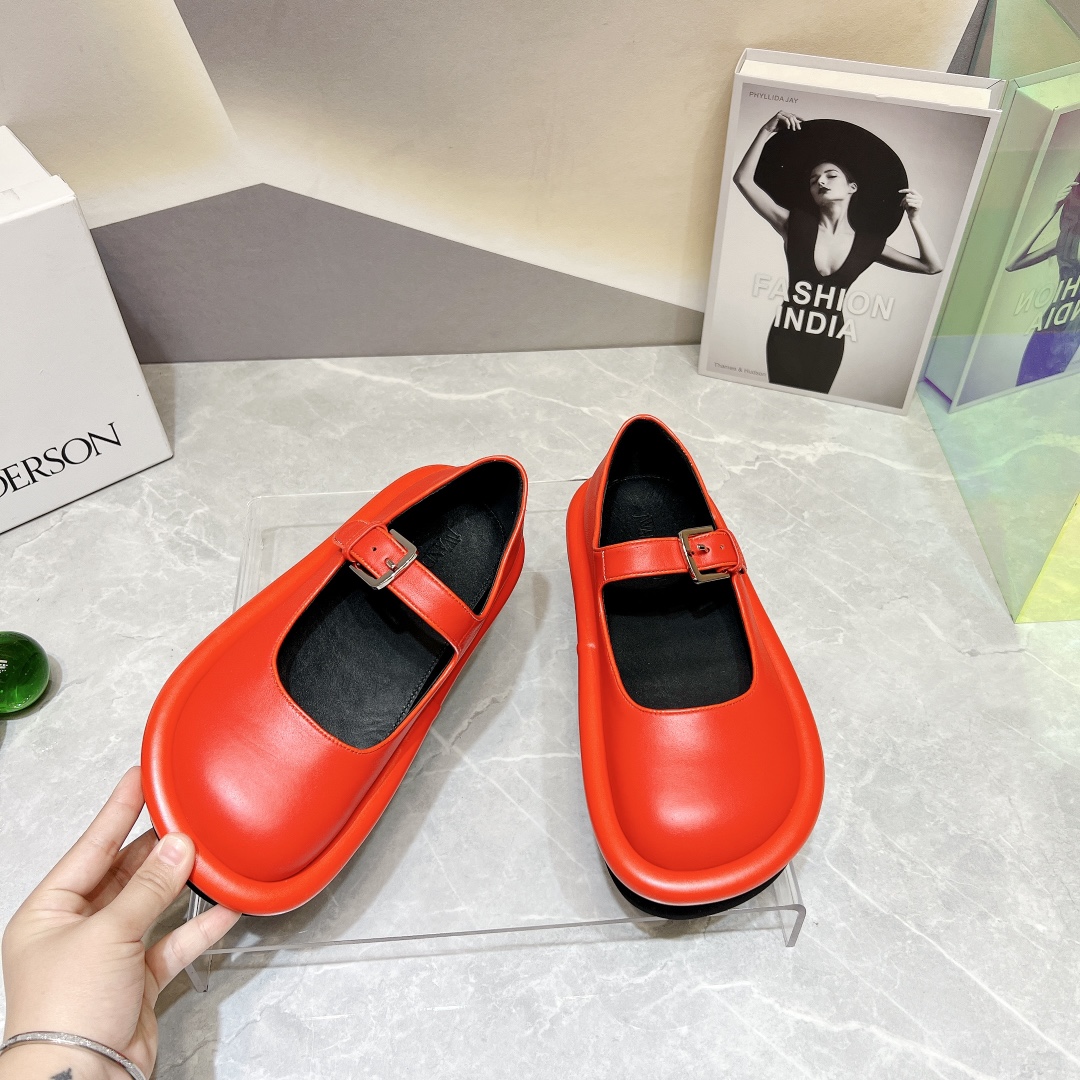 New JW Anderson 2023 Shoe Series with Custom Sheep Skin and Unique Design - 图片 4