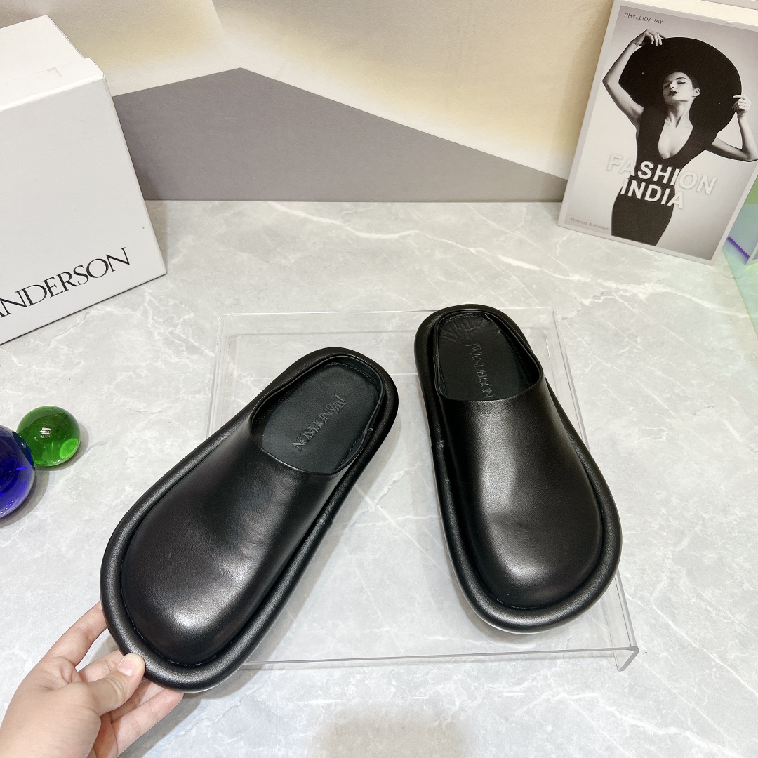 JW Anderson 2023 New Shoe Series Features Custom Sheepskin and Platinum Soles - 图片 4