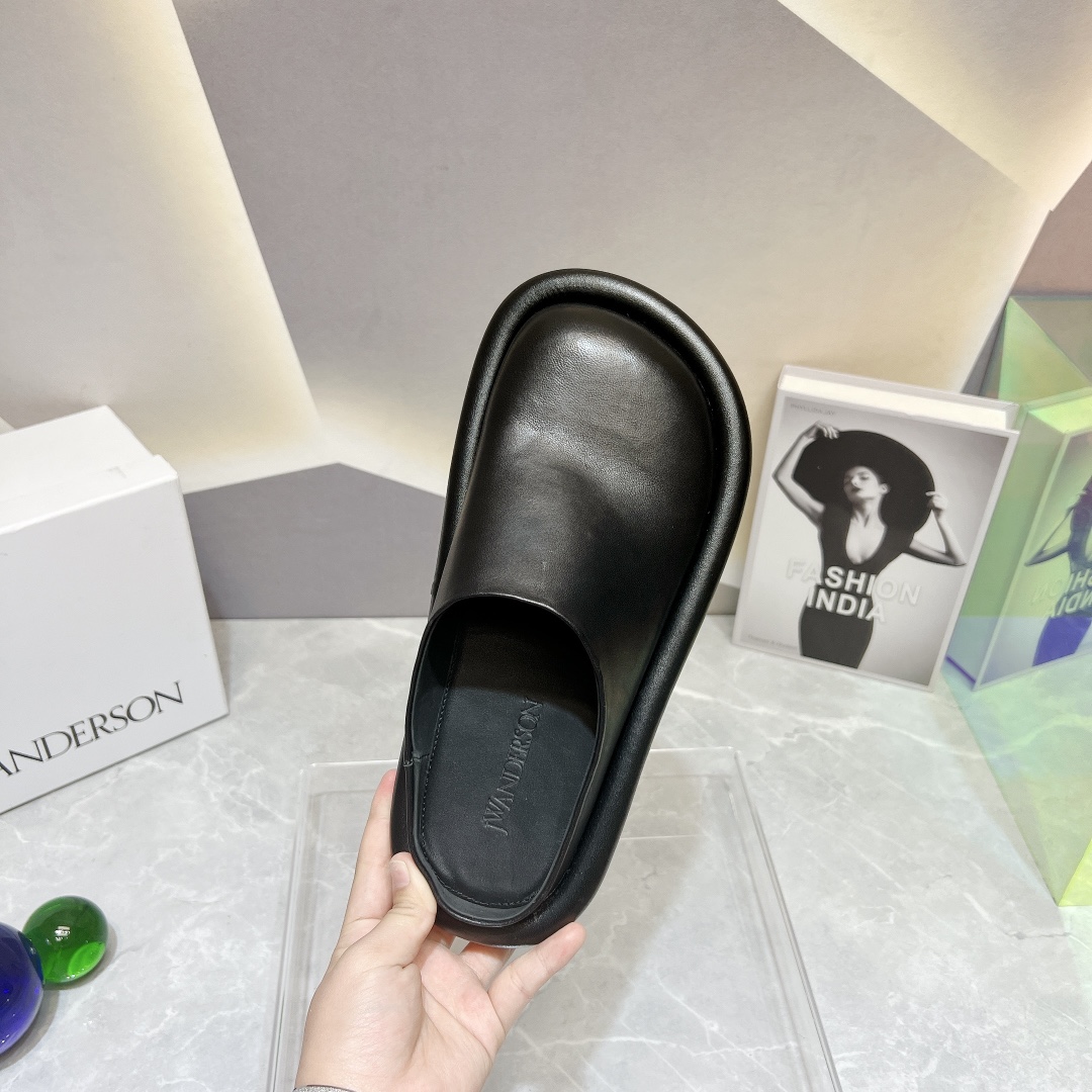 JW Anderson 2023 New Shoe Series Features Custom Sheepskin and Platinum Soles - 图片 6