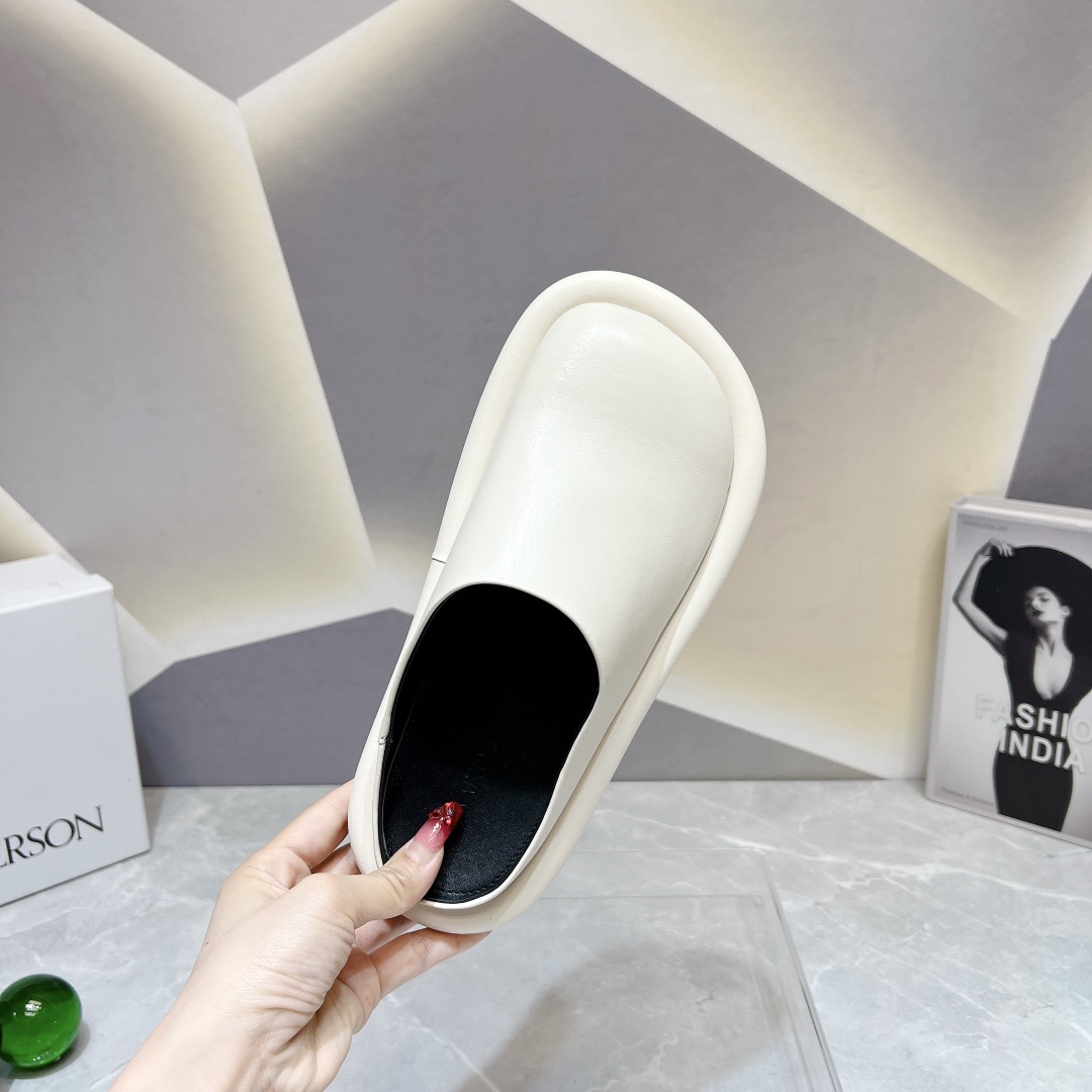 JW Anderson 2023 New Shoe Series Features Customized Sheepskin and Platinum Soles - 图片 6