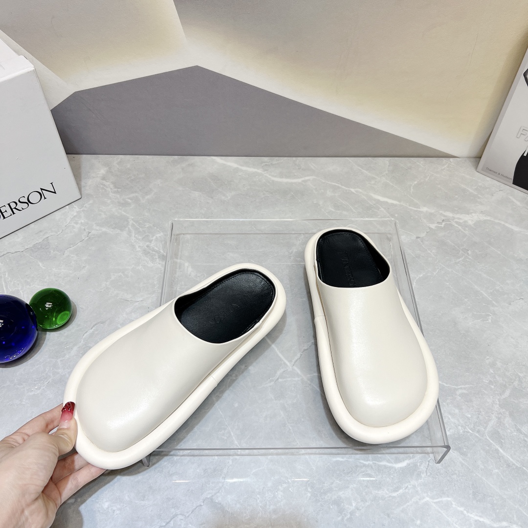 JW Anderson 2023 New Shoe Series Features Customized Sheepskin and Platinum Soles - 图片 4