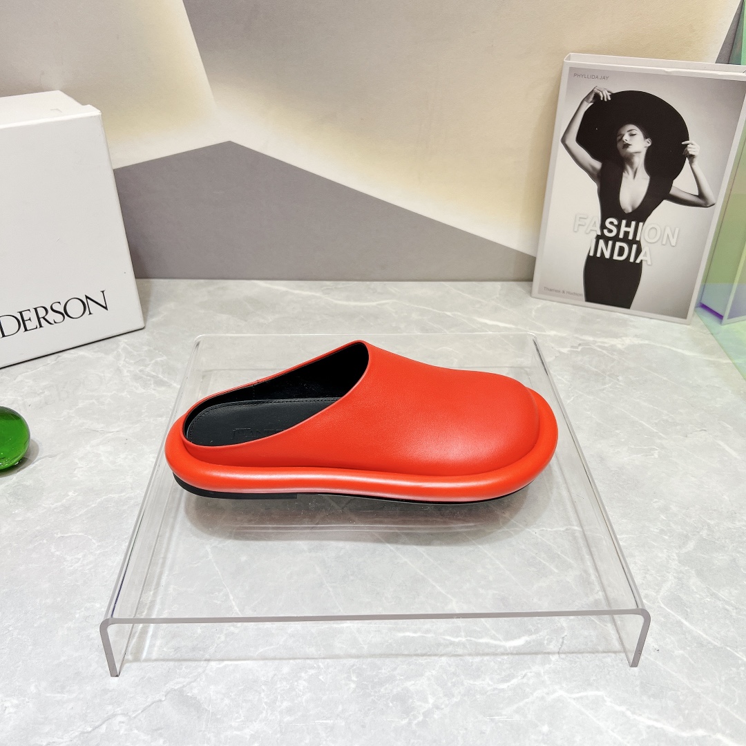 JW Anderson 2023 New Shoe Series Features Custom Sheepskin and Unique Designs - 图片 5
