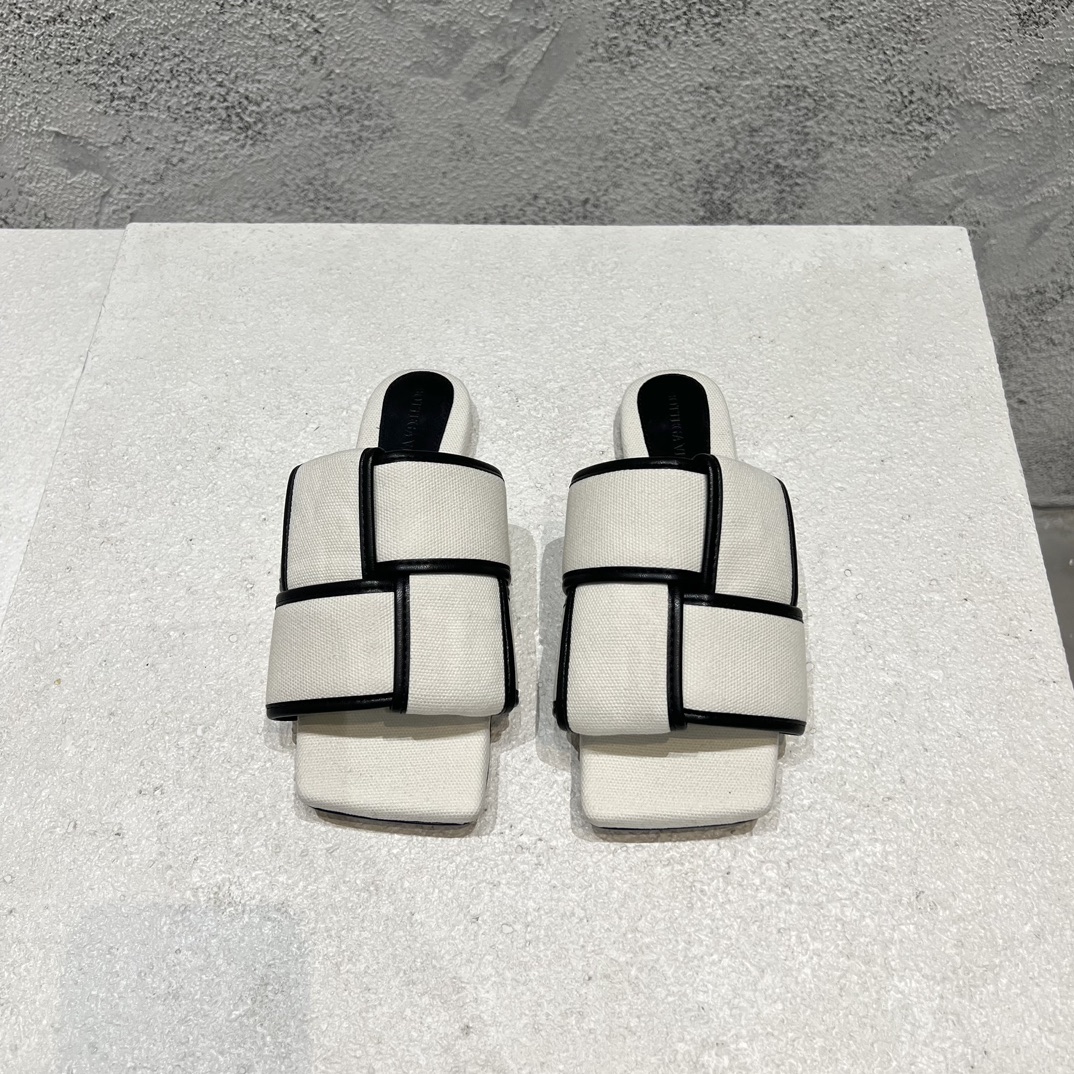 Bottega Veneta 編織 平底 涼拖 米白